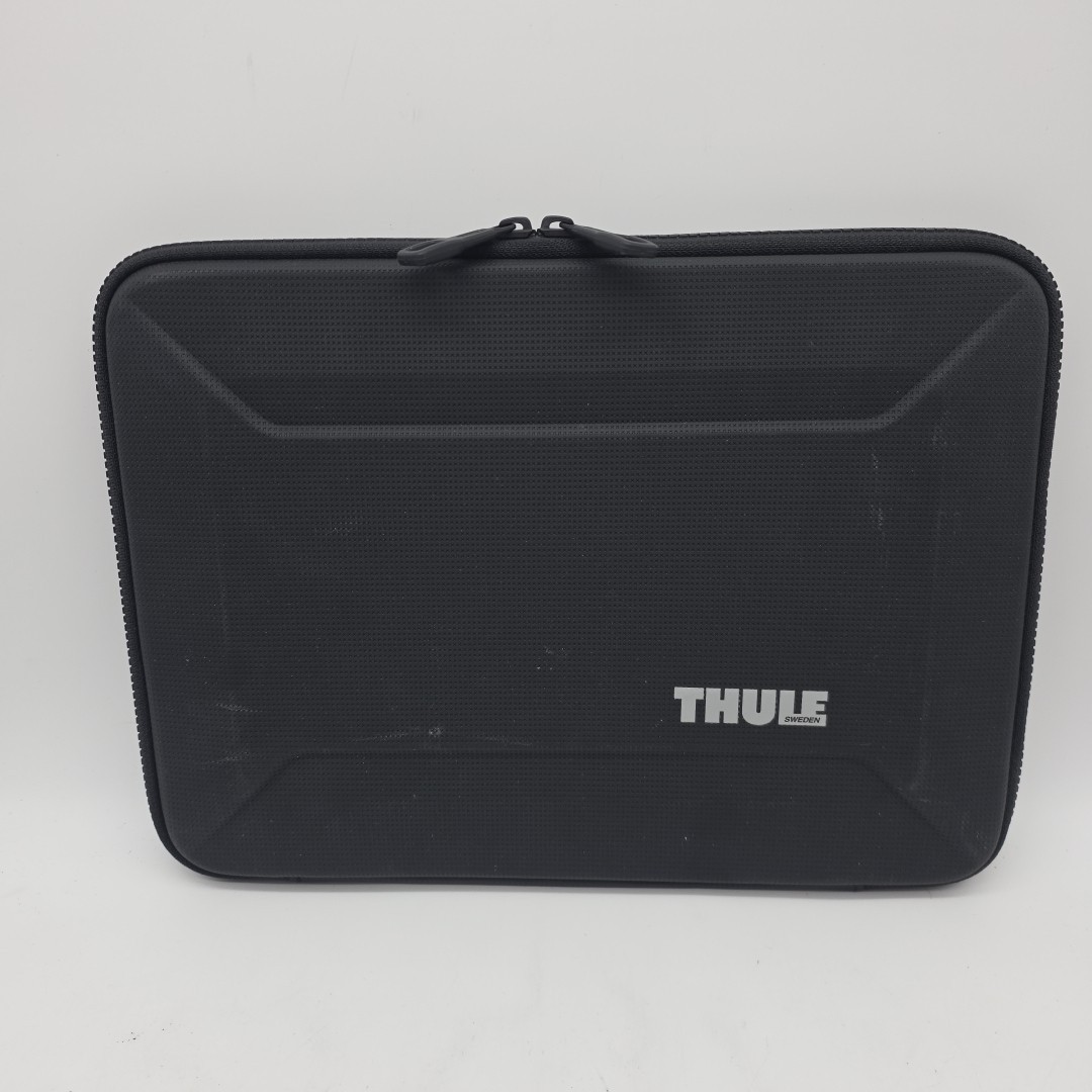 Thule Gauntlet Laptop Sleeve Case 13 14 MacBook Pro Air Hard Shell Black