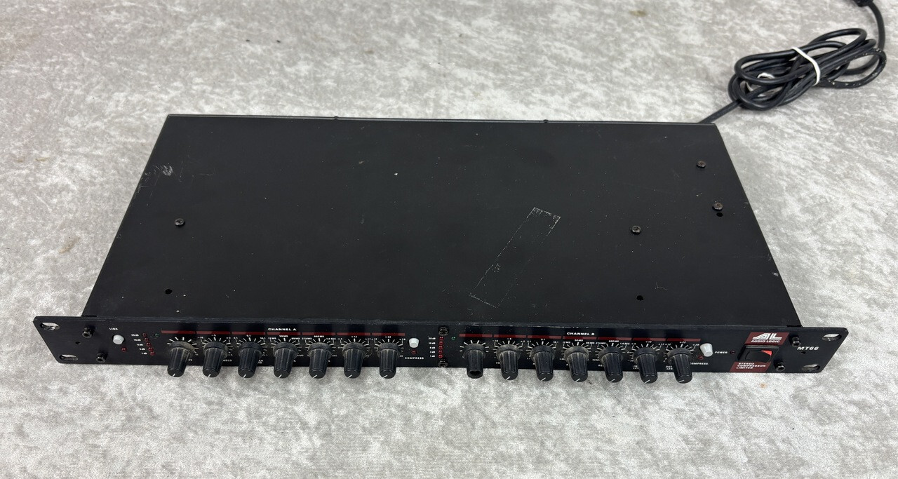 Studio Logic MT66 Stereo Compressor Limiter rack unit