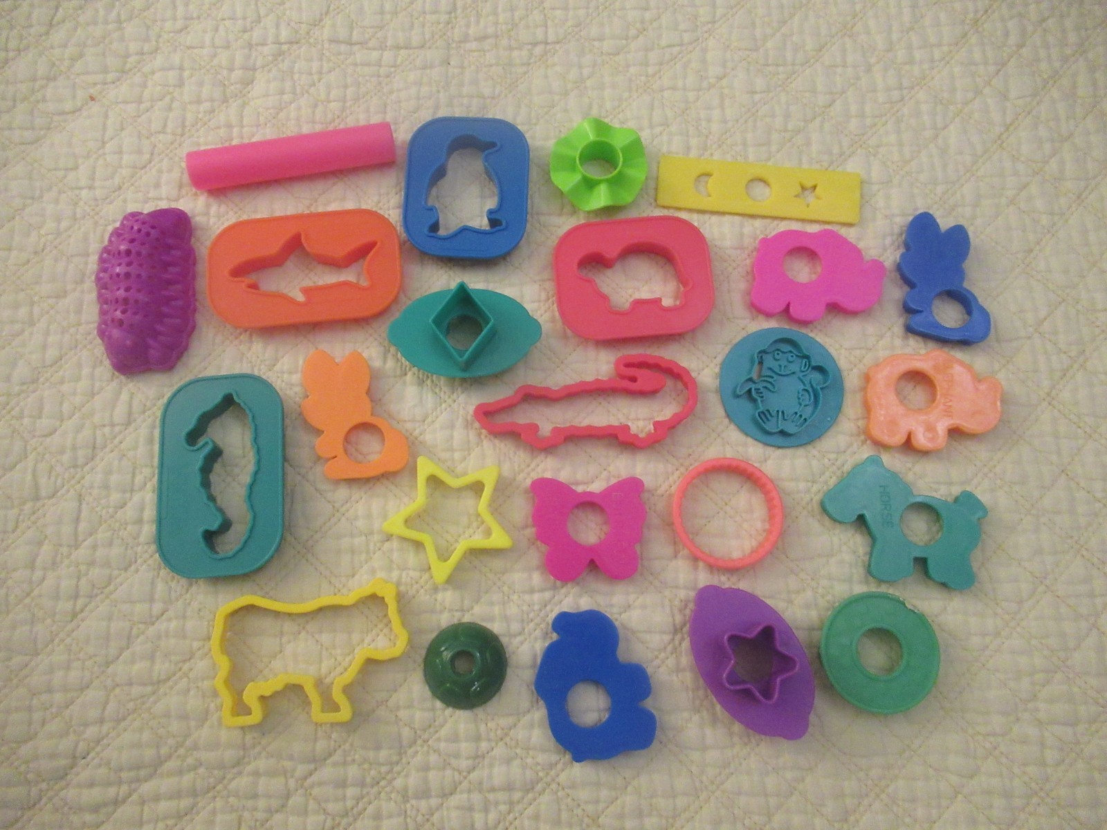 Play-Doh Stamper, Mold & Cutter Accessories Set (24 Pieces)
