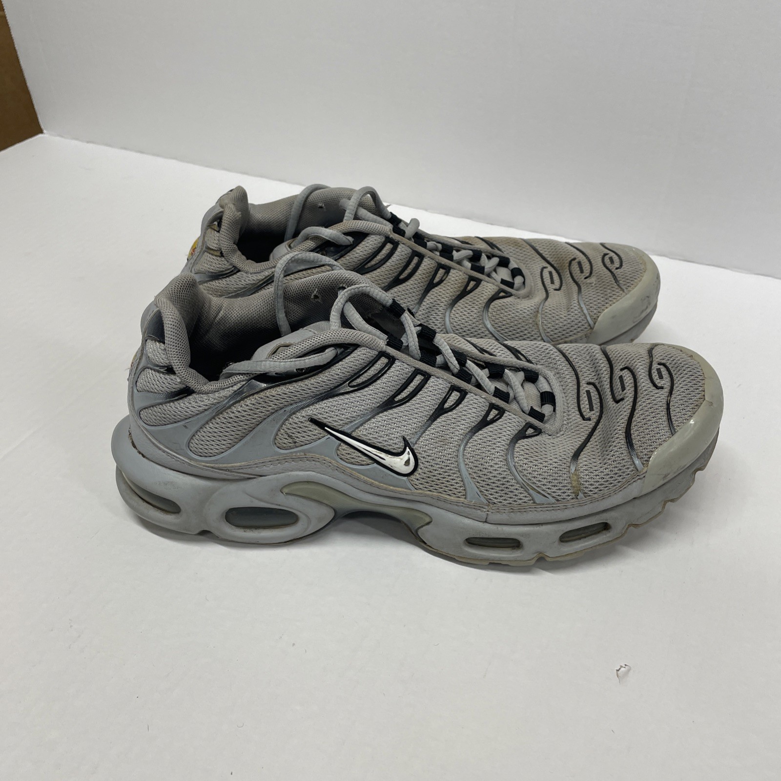 Nike Air Max Plus TN Mens 10.5 Gray Running Shoes Sneakers No Size Tag Read