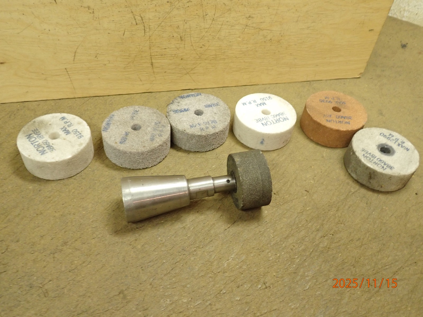 NORTON OTHER ID GRINDING GRINDER WHEELS W/ ID GRINDING ARBOR MACHINIST TOOL