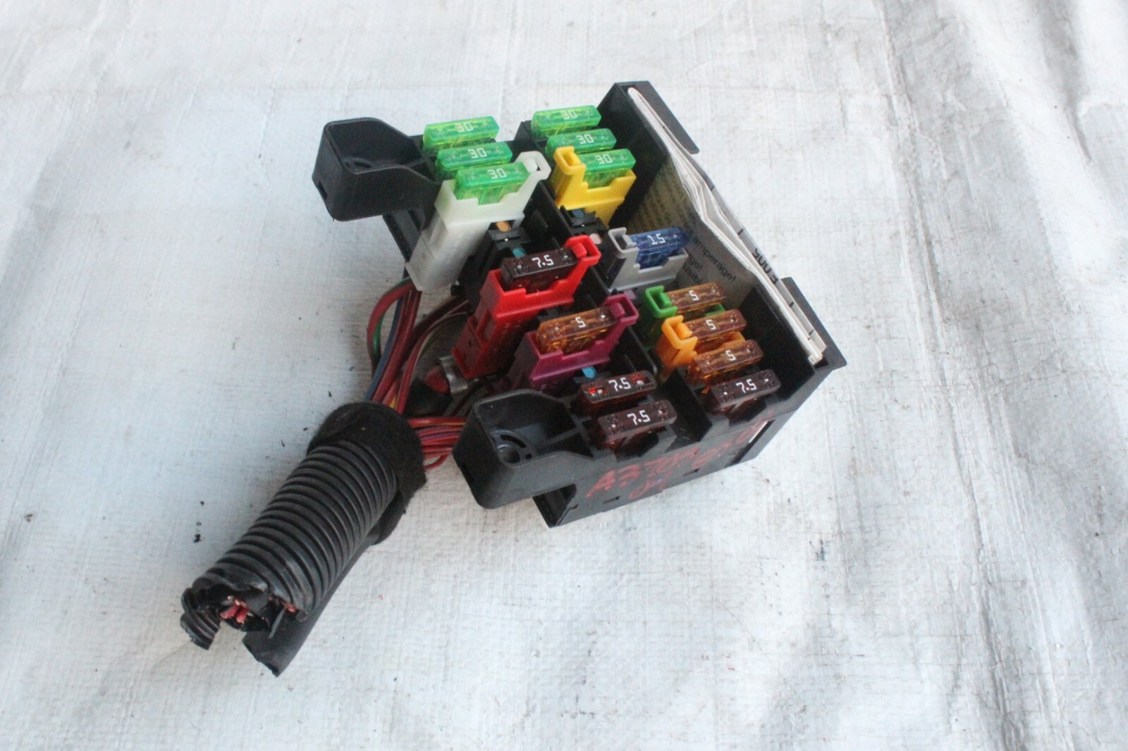 2004 MERCEDES-BENZ E500 ELECTRICAL FUSE BOX ASSEMBLY A3705