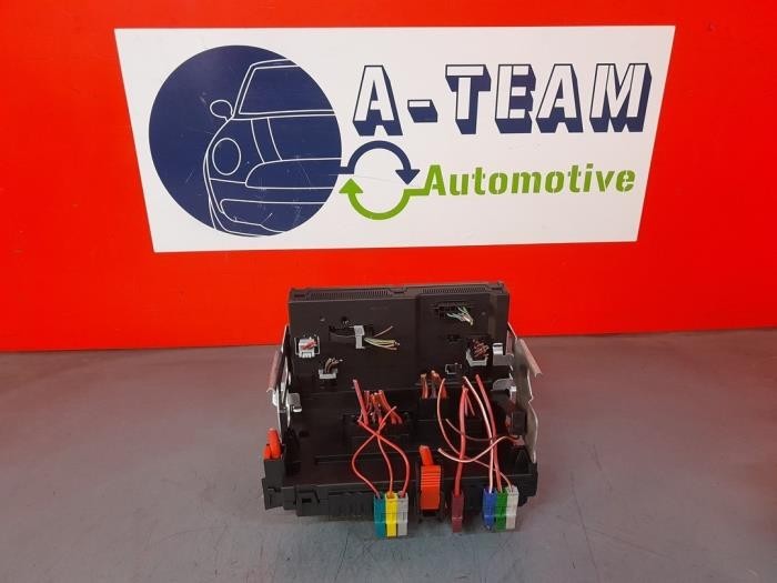 Fuse box Mercedes-Benz S-Class W221 A2215400224 P17710767
