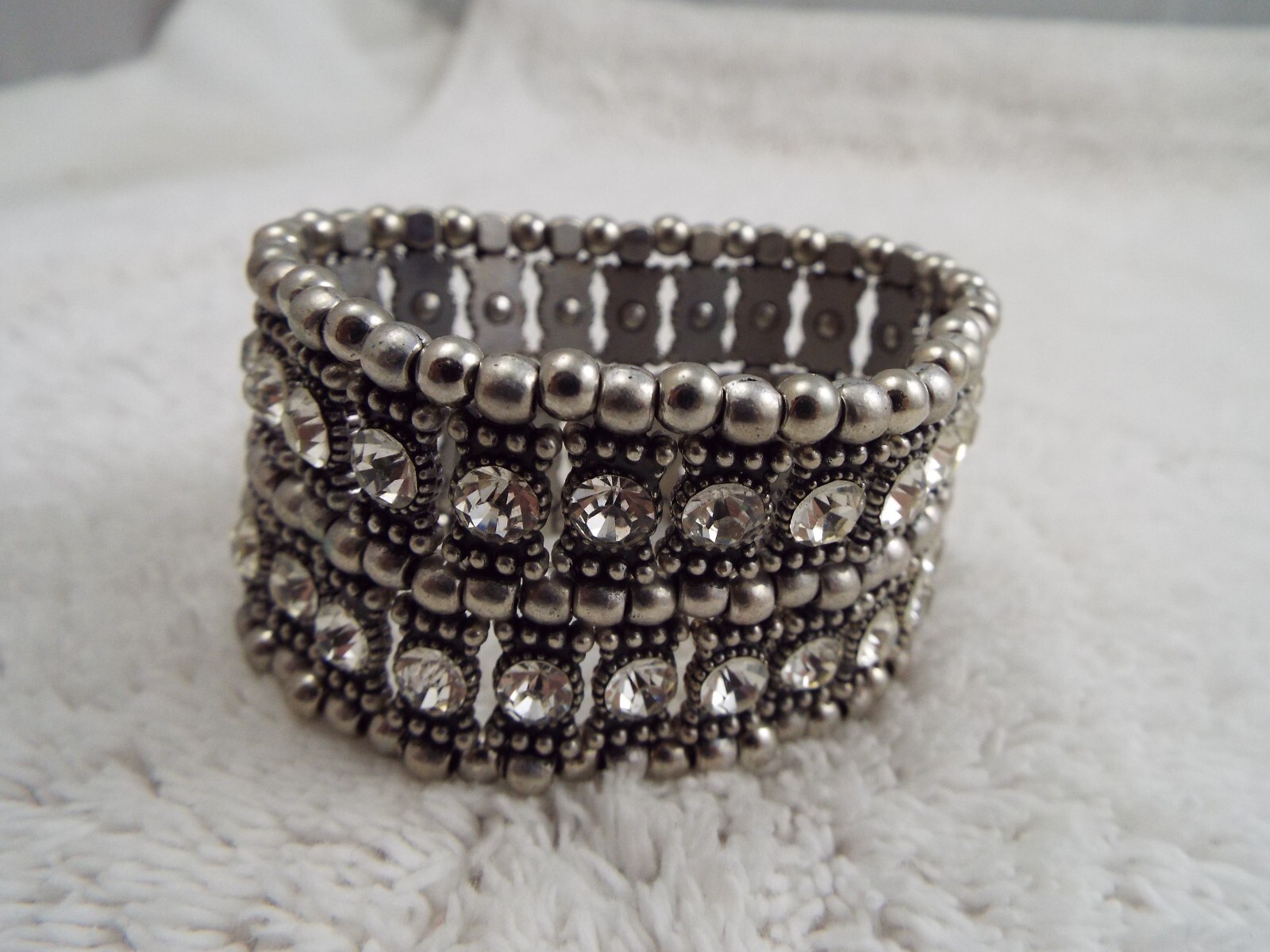 Silvertone Rhinestone Stretch Bracelet (C58)