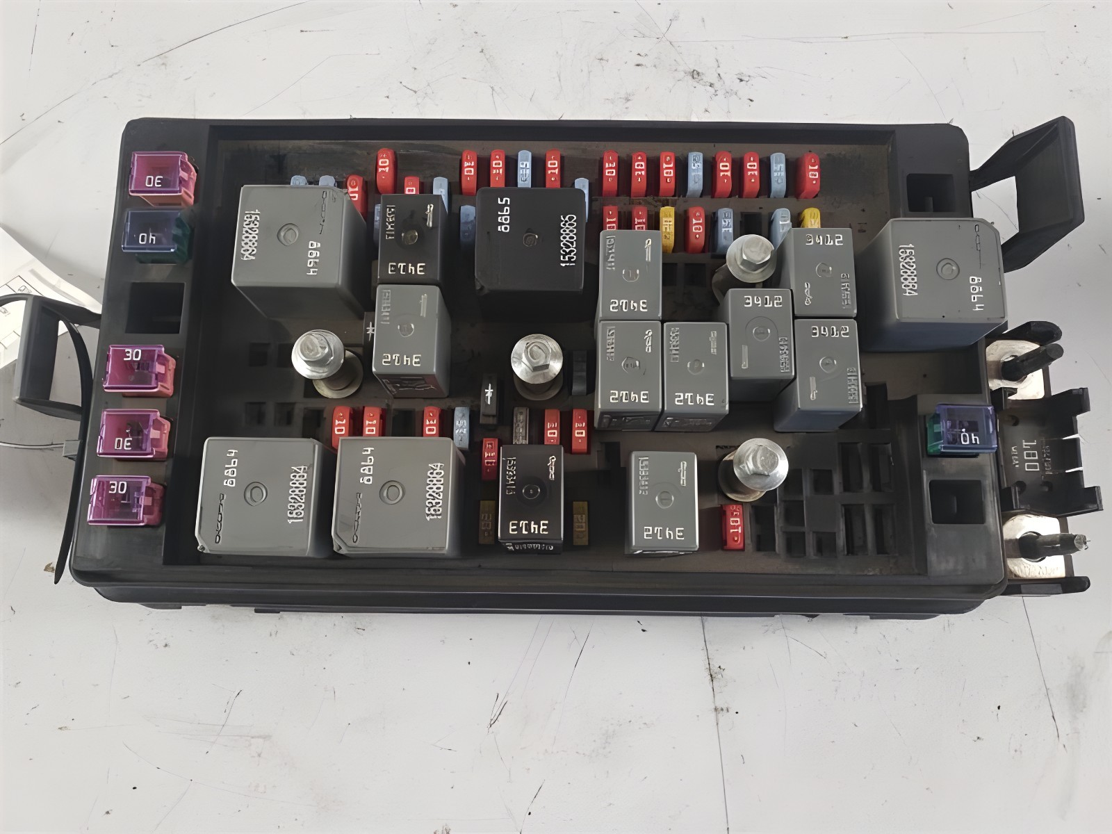 2007 Chevy Colorado Engine Fuse Box OEM