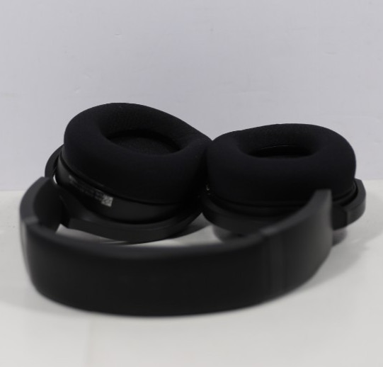 PREOWNED- Razer Barracuda Wireless Gaming Headset Black Bluetooth USB-C Headset