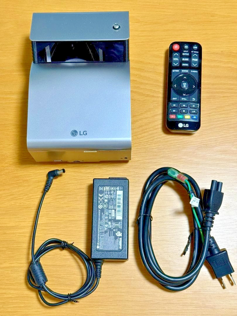 LG PH450UG LED MiniBeam UST DLP Projector Battery Tested Working Japan 292