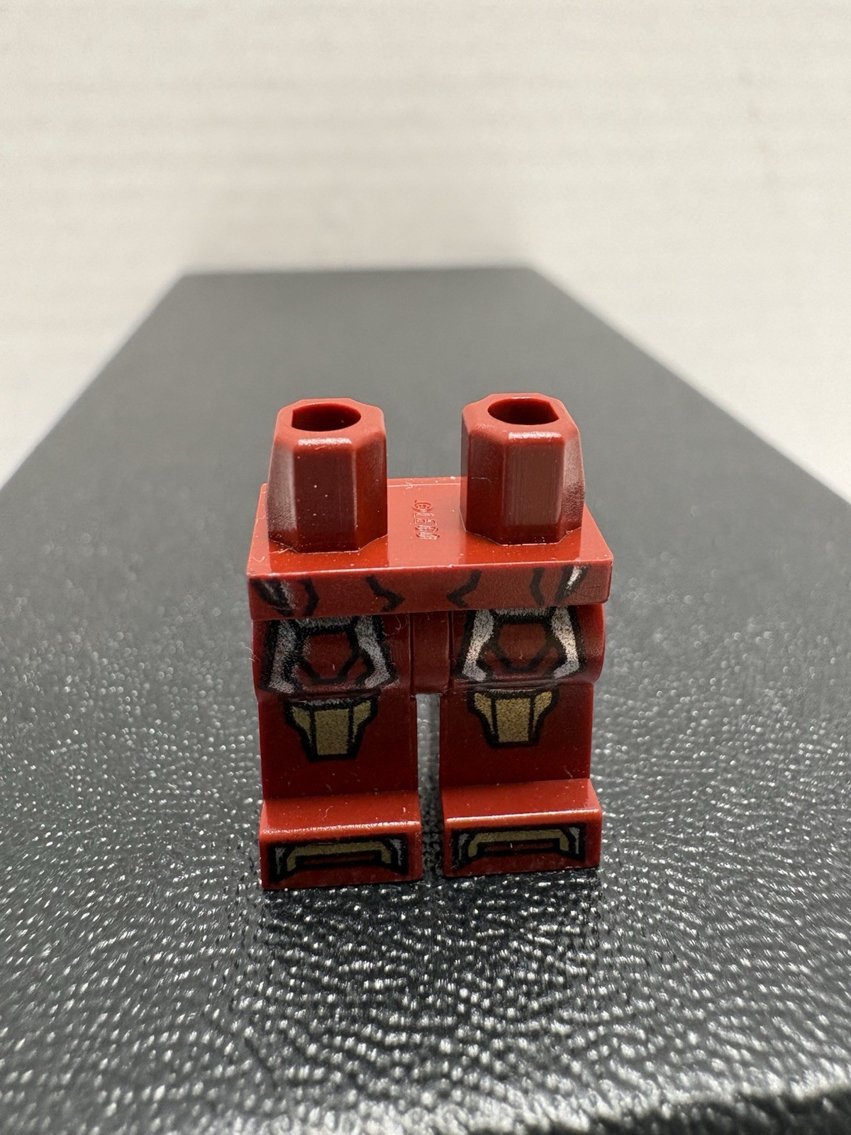 LEGO dark red minifigure hips (Iron Man Mark 17 (Heartbreaker)