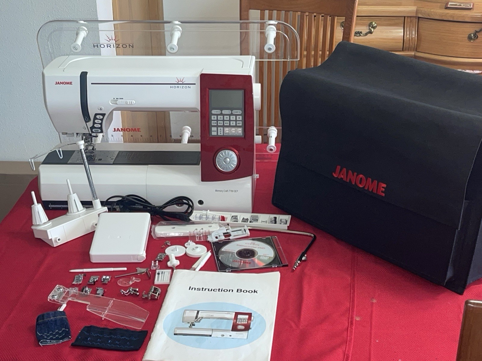 Janome Horizon Memory Craft 7700 QCP Computerized Sewing Machine