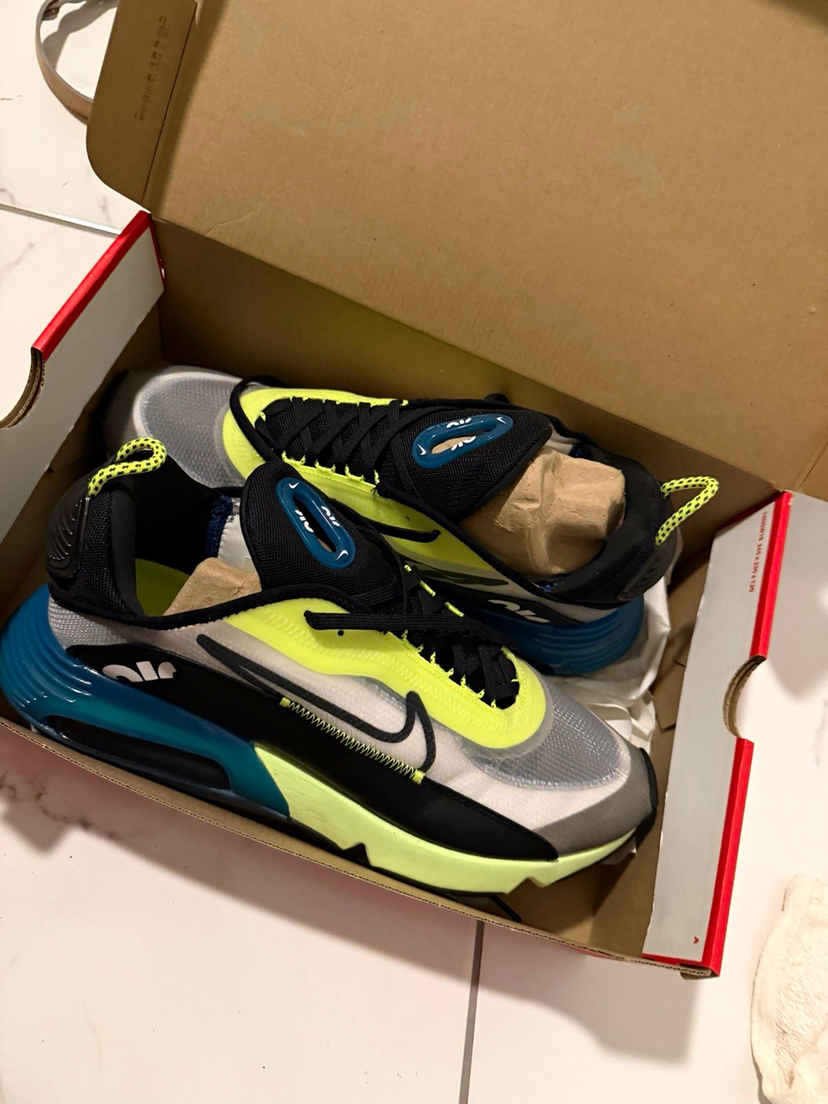 Nike Air Max 2090 Volt Blue Sneaker White/Black/Volt/Blue Force BV9977-101