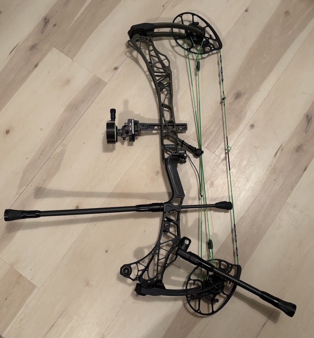 Mathews Lift 29.5 - Right Hand - 55 Lbs- 27.5" - Ambush Fade To Black