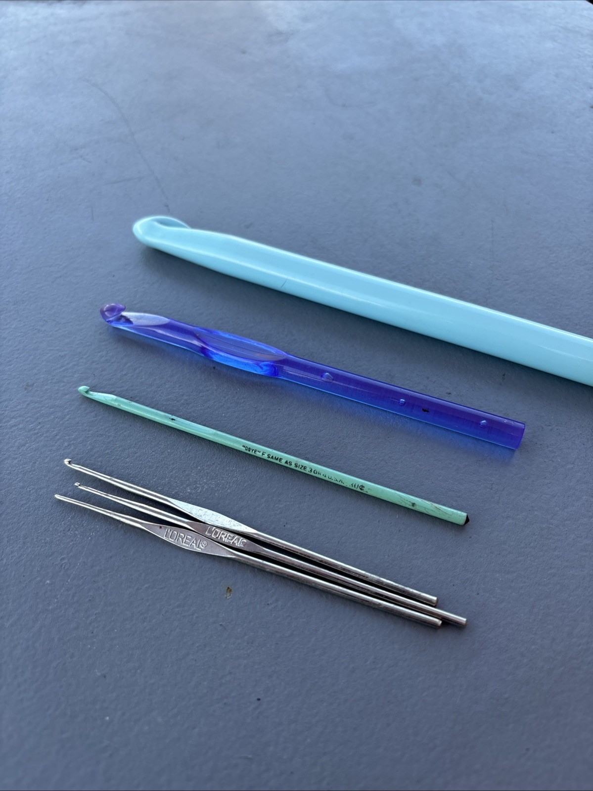 Vintage Miscellaneous Lot of 6 Crochet Hooks, 3 L’Oréal