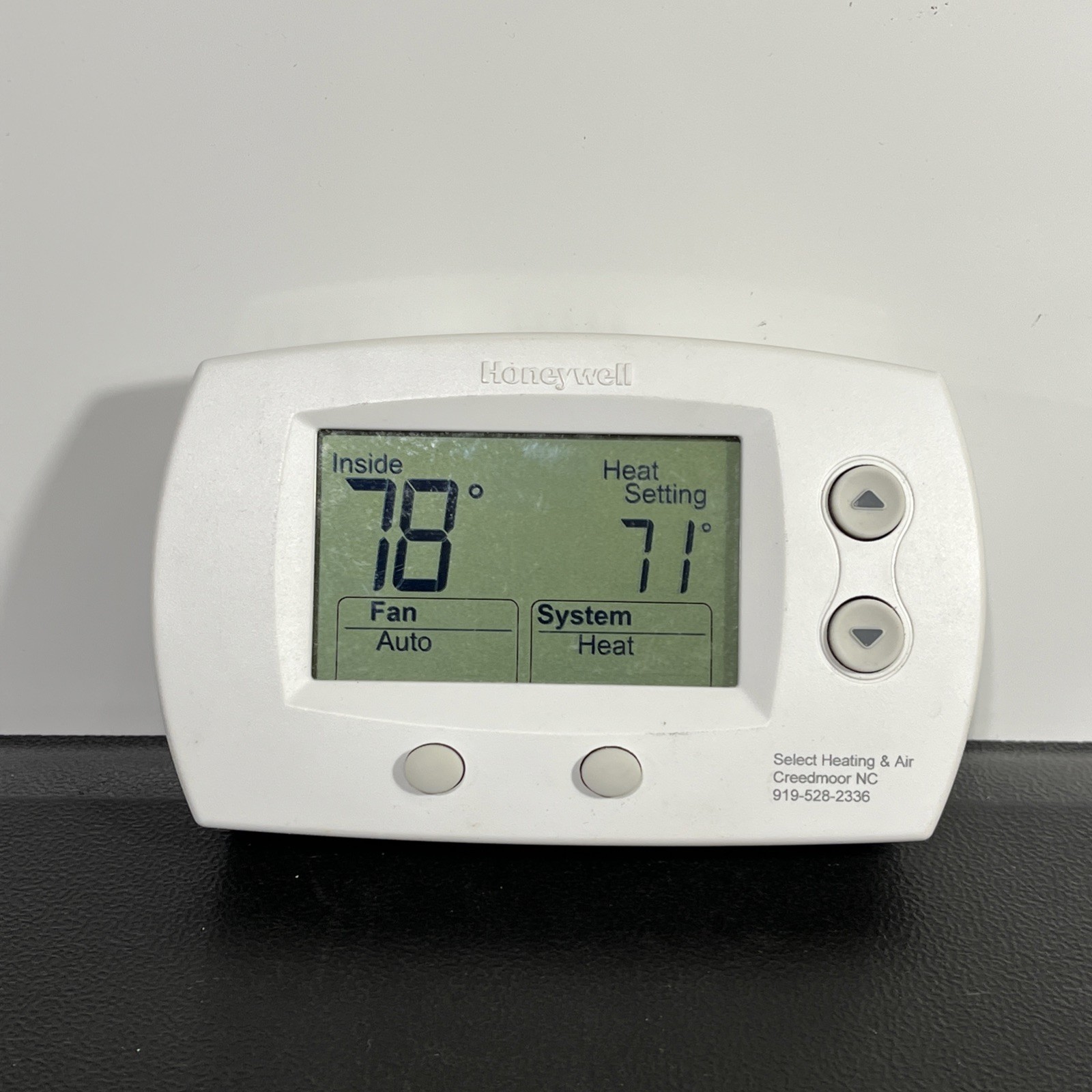 Honeywell TH5220D1029 Focuspro 5000 Non-Programmable Thermostat USED WORKING