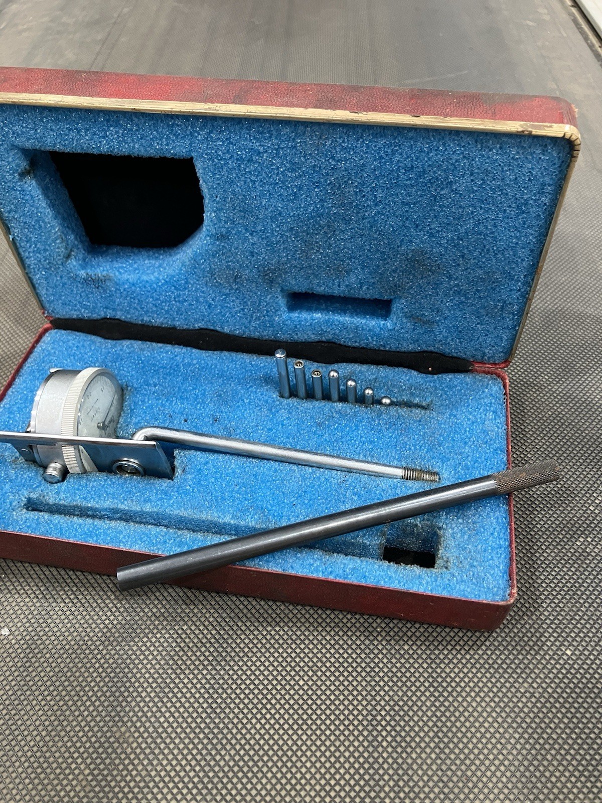 Central Tool Co. Dial Indicator Set w/ Case & Accessories - Dial Indicator Type