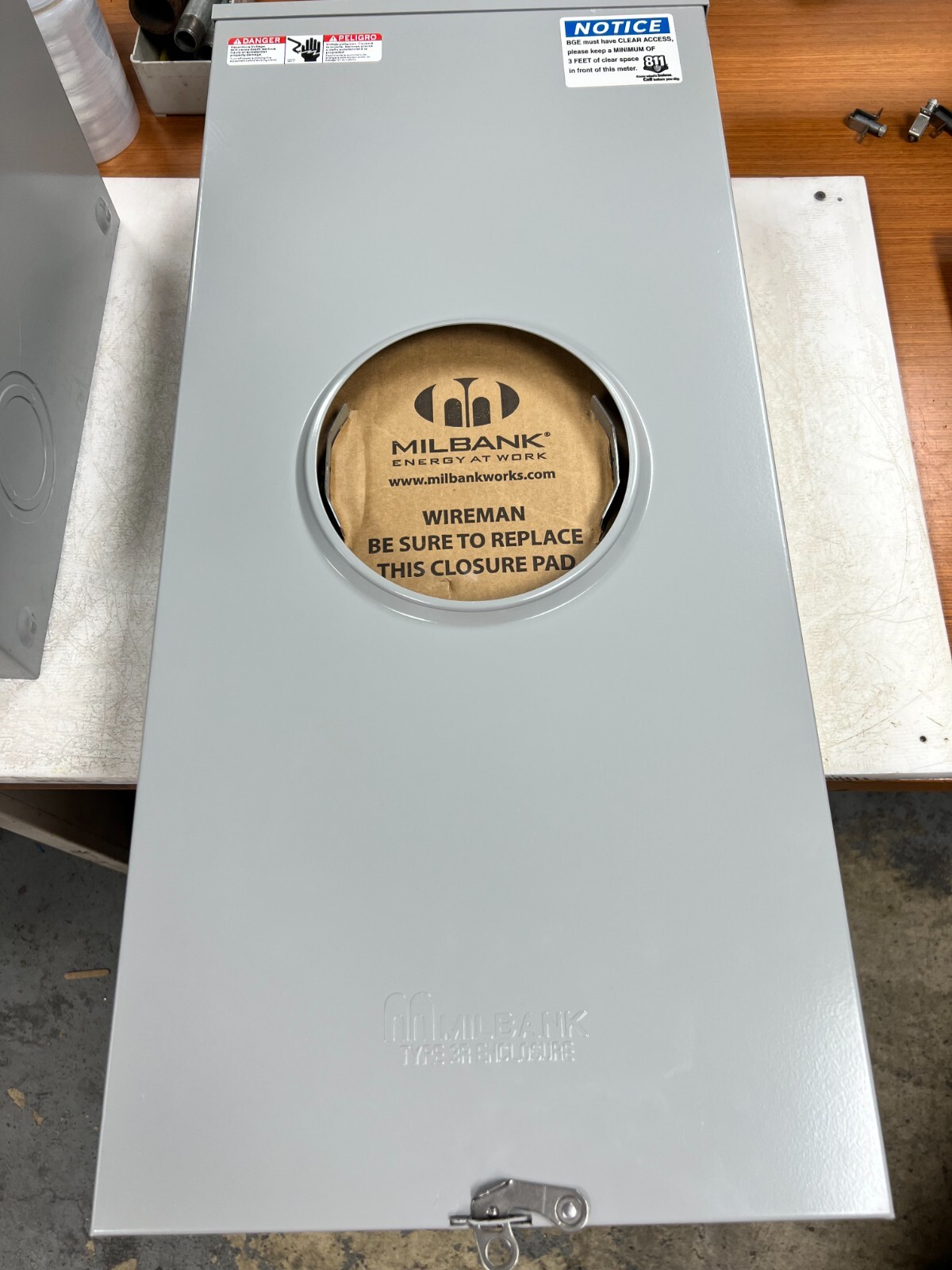 NEW MILBANK 200A UNDERGROUND RINGLESS METER SOCKET 7 JAW 3Ø 4W 600V U6083-O-BGE