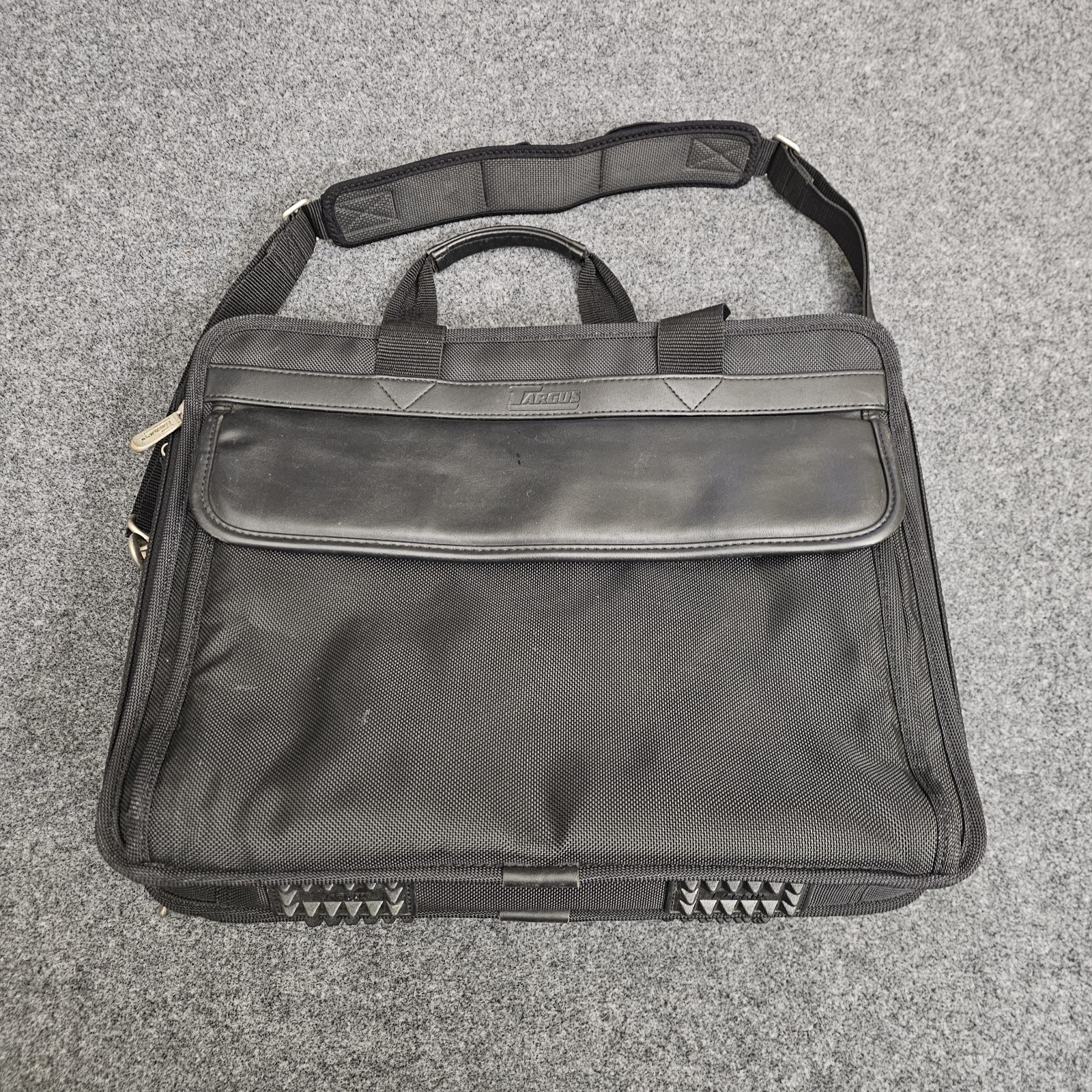 Targus Laptop Bag Case Black Shoulder Strap Multi Compartment Briefcase Work