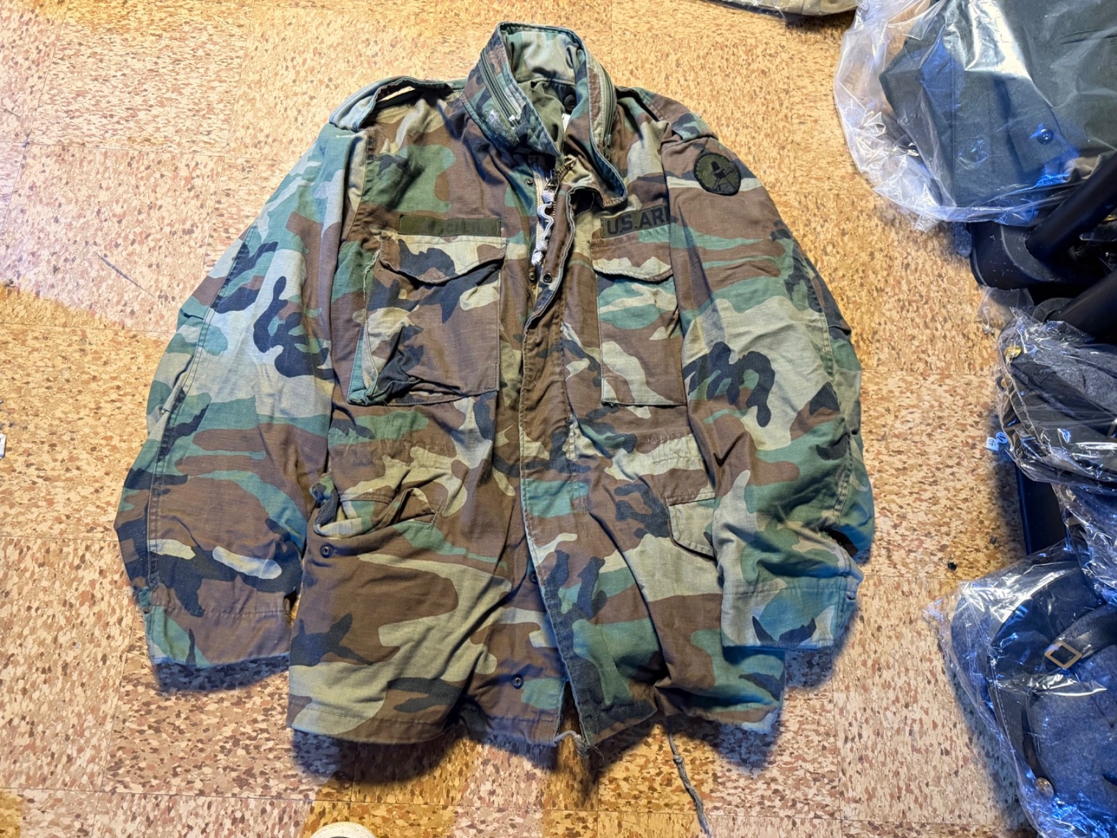 ORIGINAL DESERT STORM US ARMY 1980S WOODLAND CAMO COLD WEATHER JACKET-SMALL 1982
