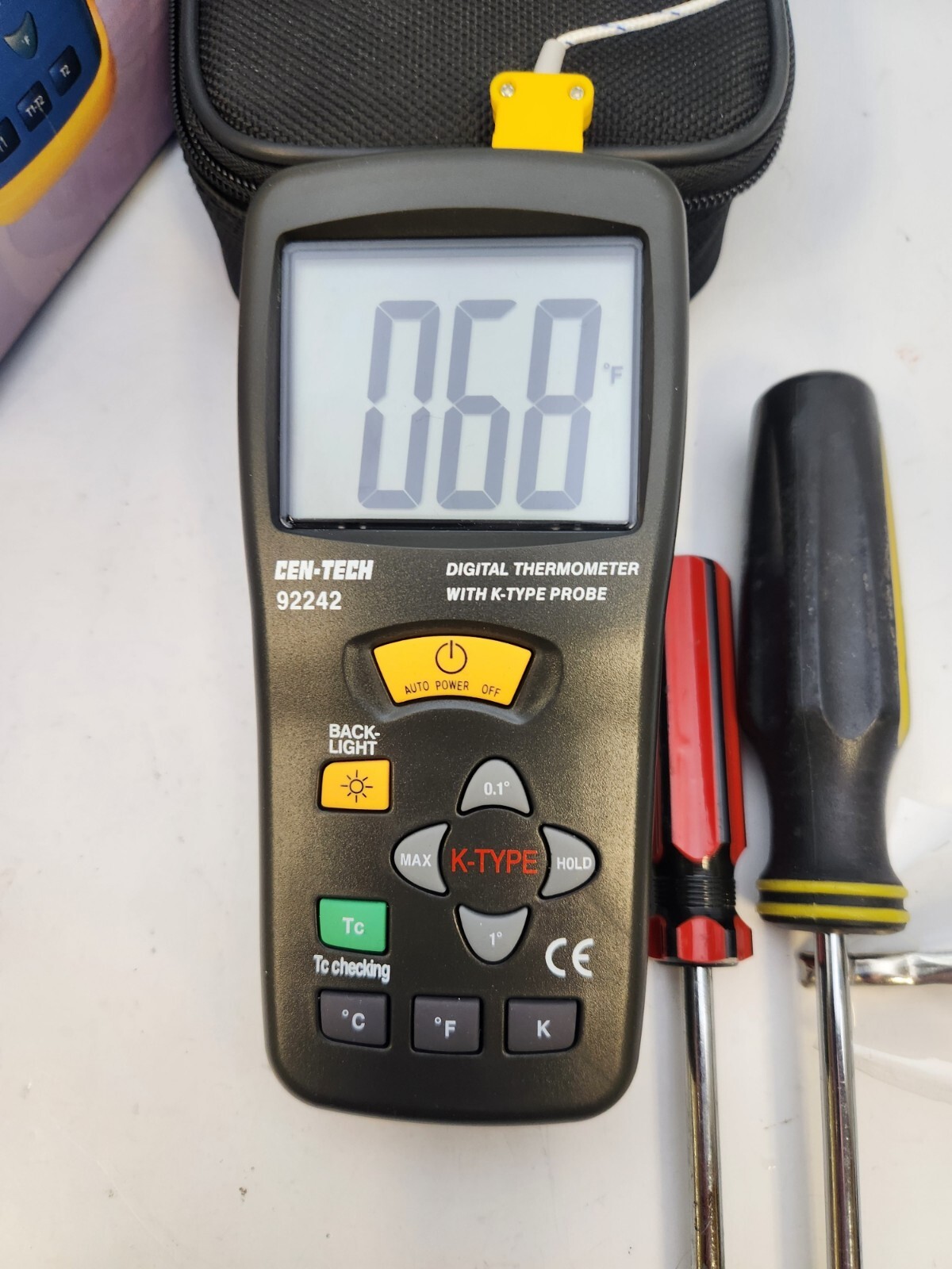 CEN-TECH 92242 digital thermometer with K type probe and Case !!
