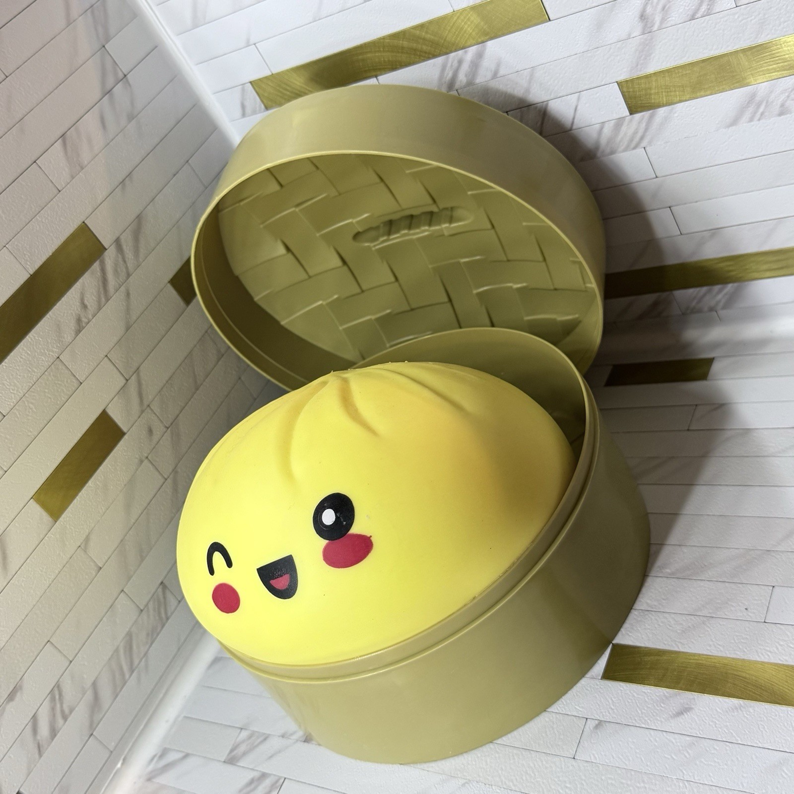 Jumbo Dumpling Squishy with steamer case