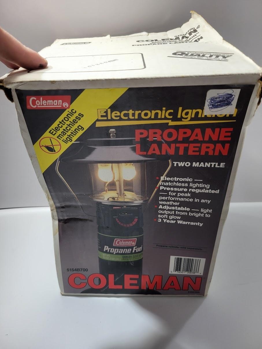 Coleman Electronic Ignition Propane Lantern Two Mantle w/ Box Model 5154B700