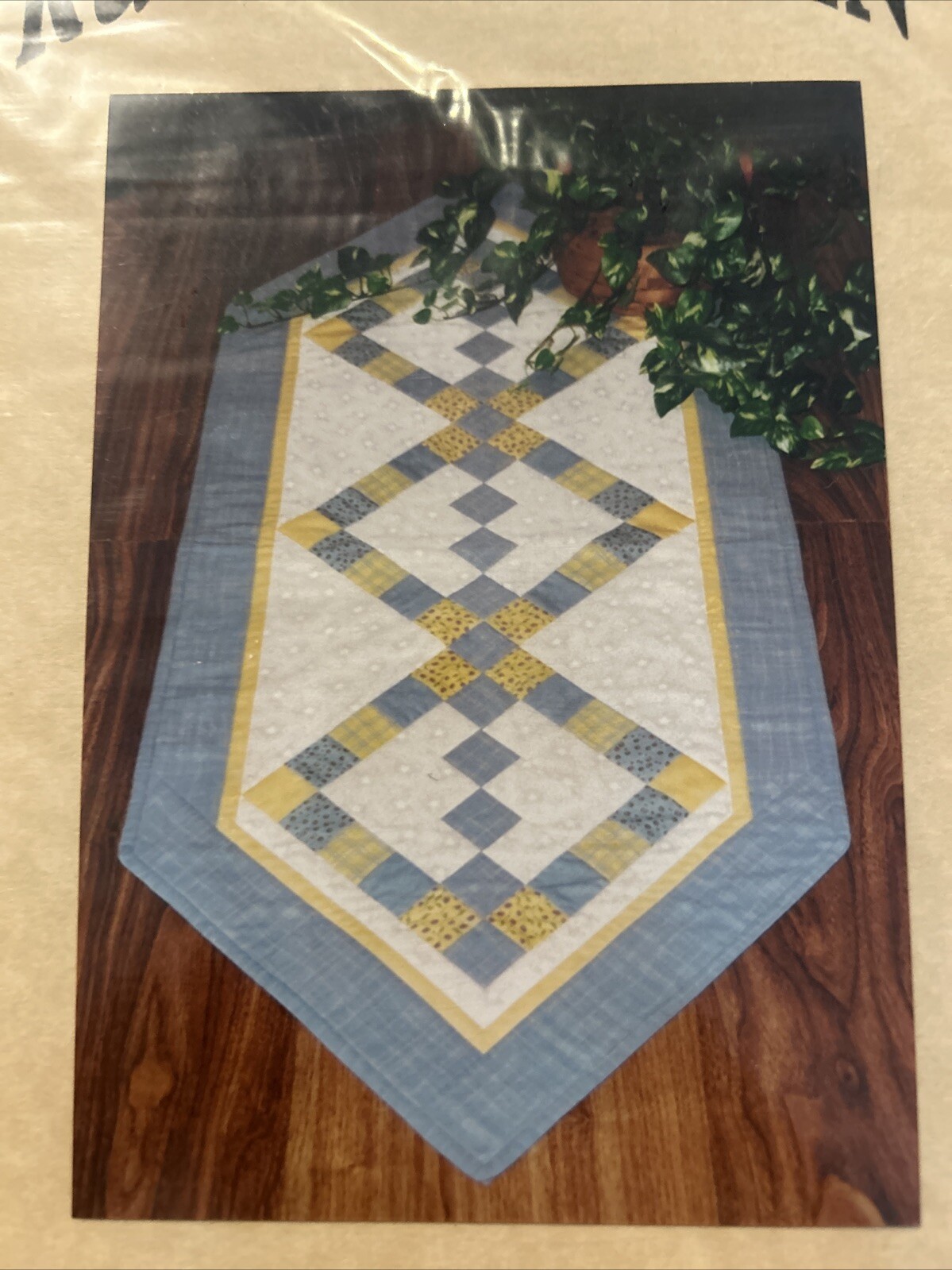 Quilted Crossroads Table Runner Pattern #991 Kuntry Quiltin New