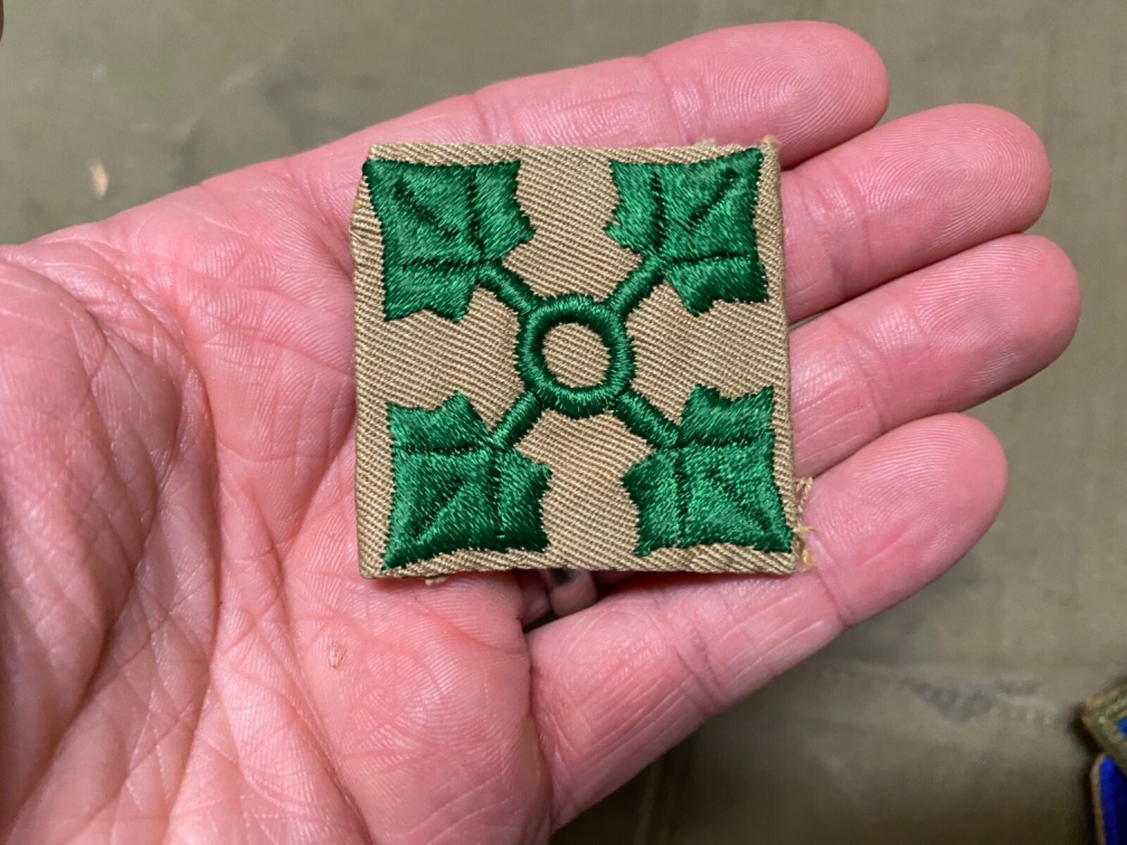 ORIGINAL WWII US ARMY 4TH INFANTRY DIVISION JACKET SHIRT PATCH KHAKI INSIGNIA