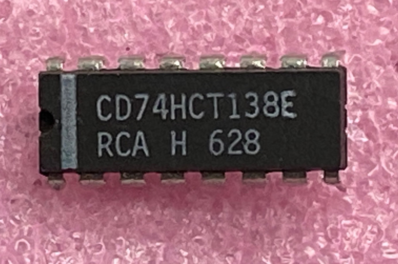 RCA CD74HCT138E 3-to-8-line decoder/demultiplexer Integrated Circuit
