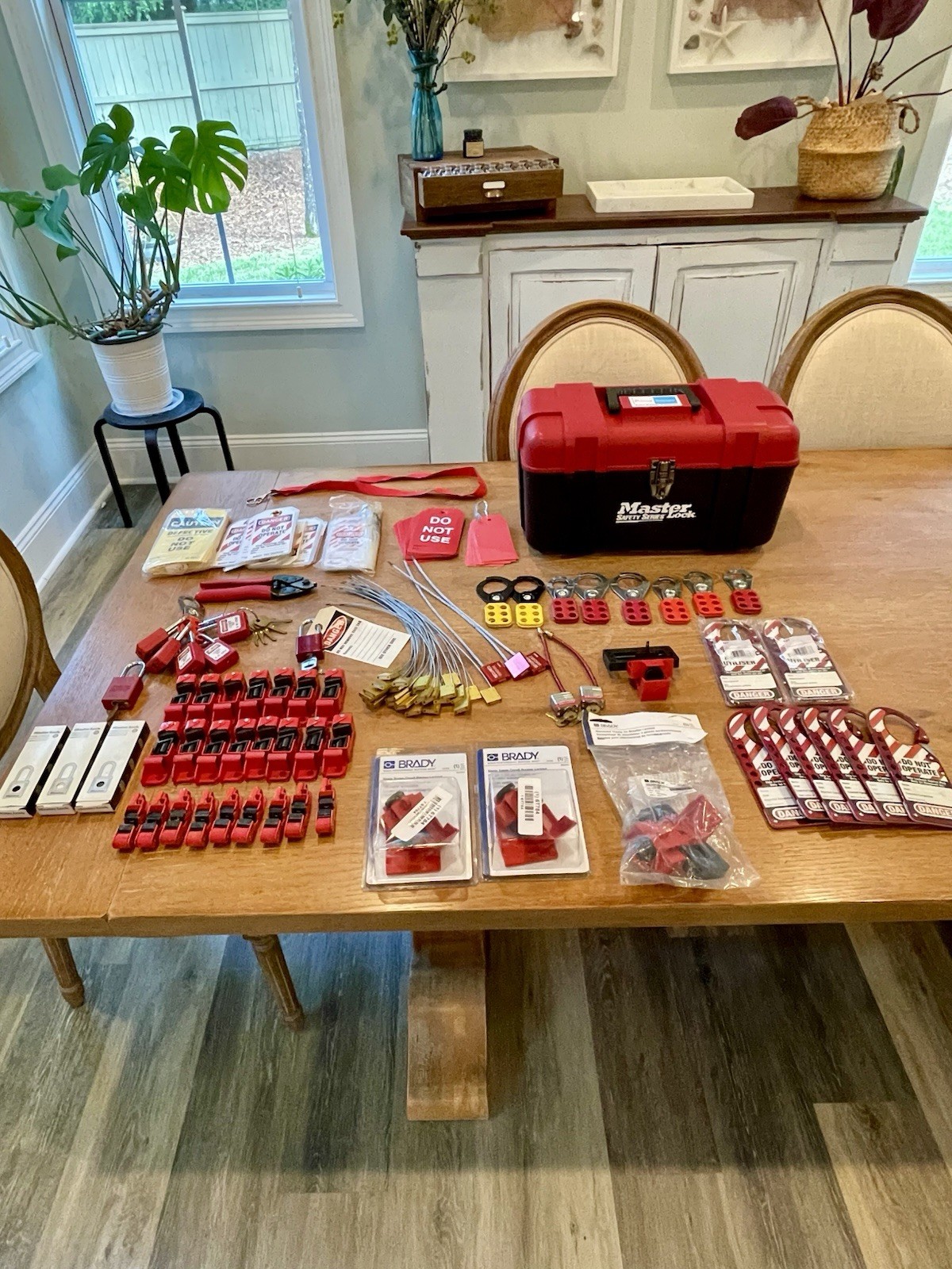 Master Lock Electrical Lockout Kit with Case