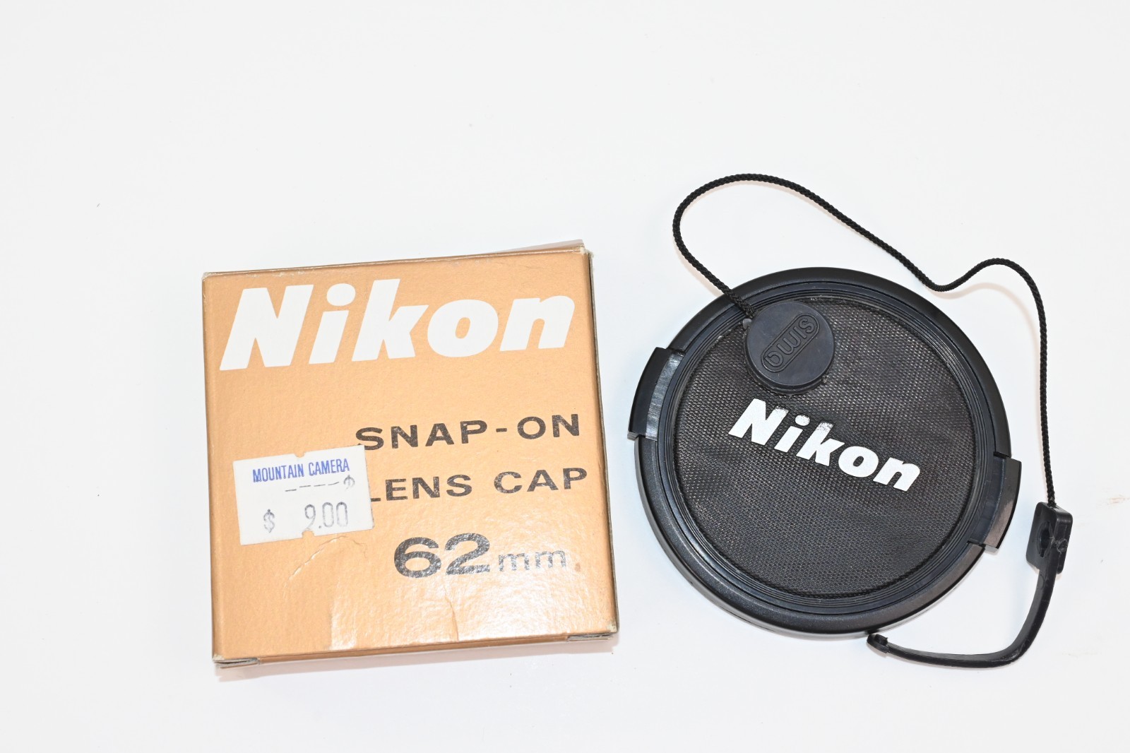 NOS Nikon 62mm Snap-On Lens Cap w Keeper Strap Original Box Made Japan