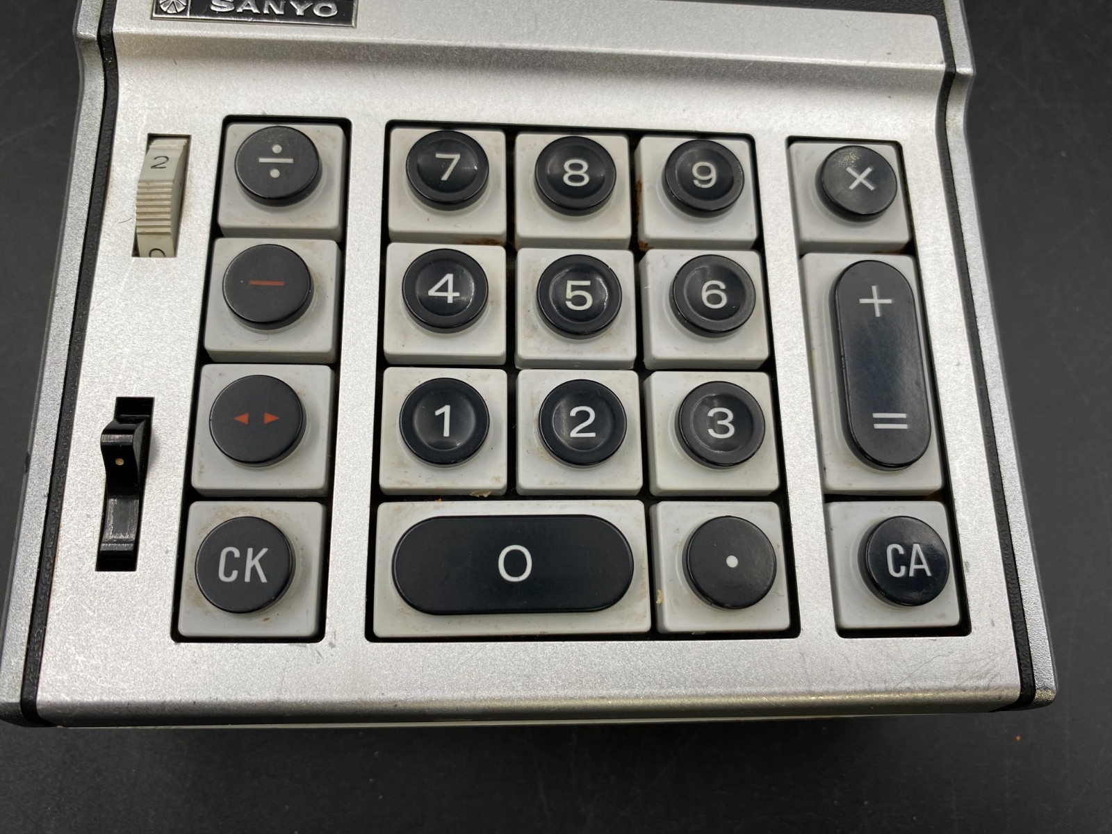 *AS-IS* Vintage SANYO Calculator ICC-82D *No Adapter, For Parts Only*