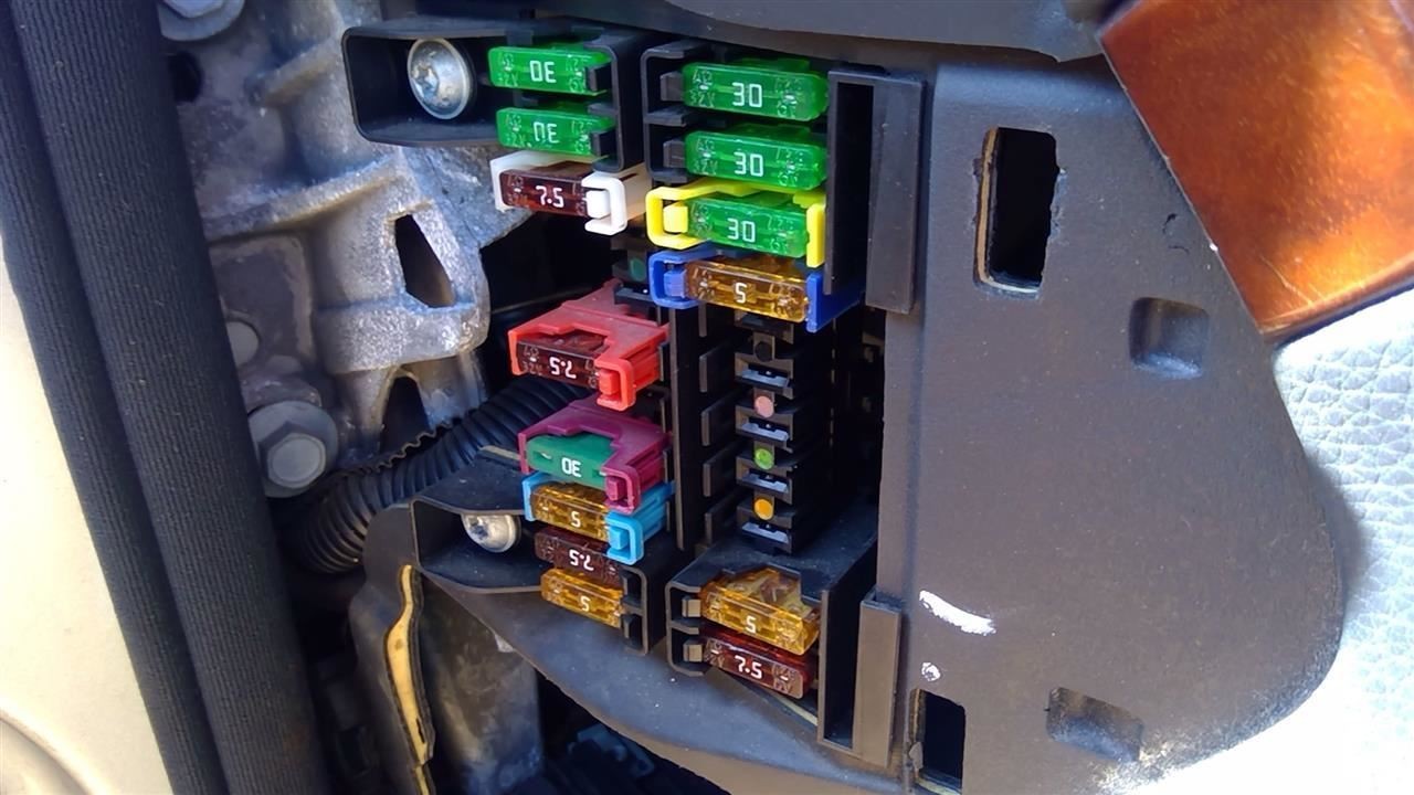 E320 2006 Fuse Box Cabin 6895