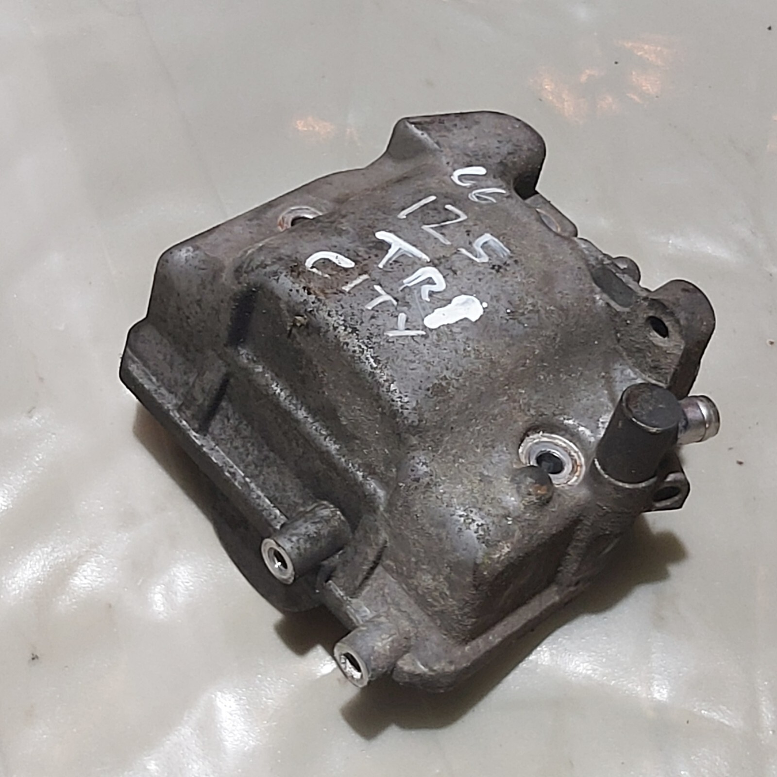 GENUINE YAMAHA MW 125 & A TRICITY 2014 -16  CYLINDER HEAD COVER