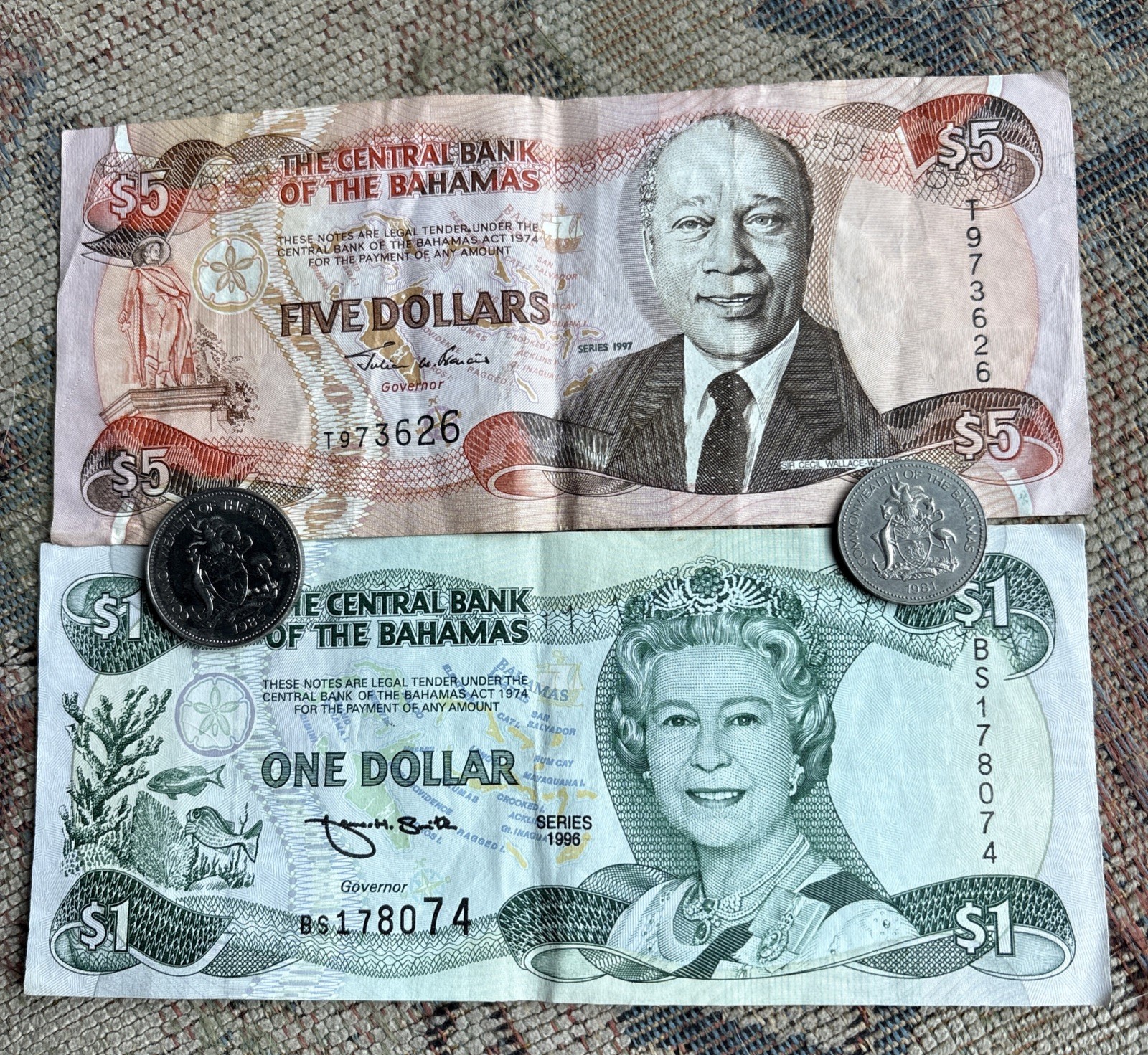 1997 Central Bank Of The Bahamas 5 Dollar Currency Note + $1 Currency & 2 Coins