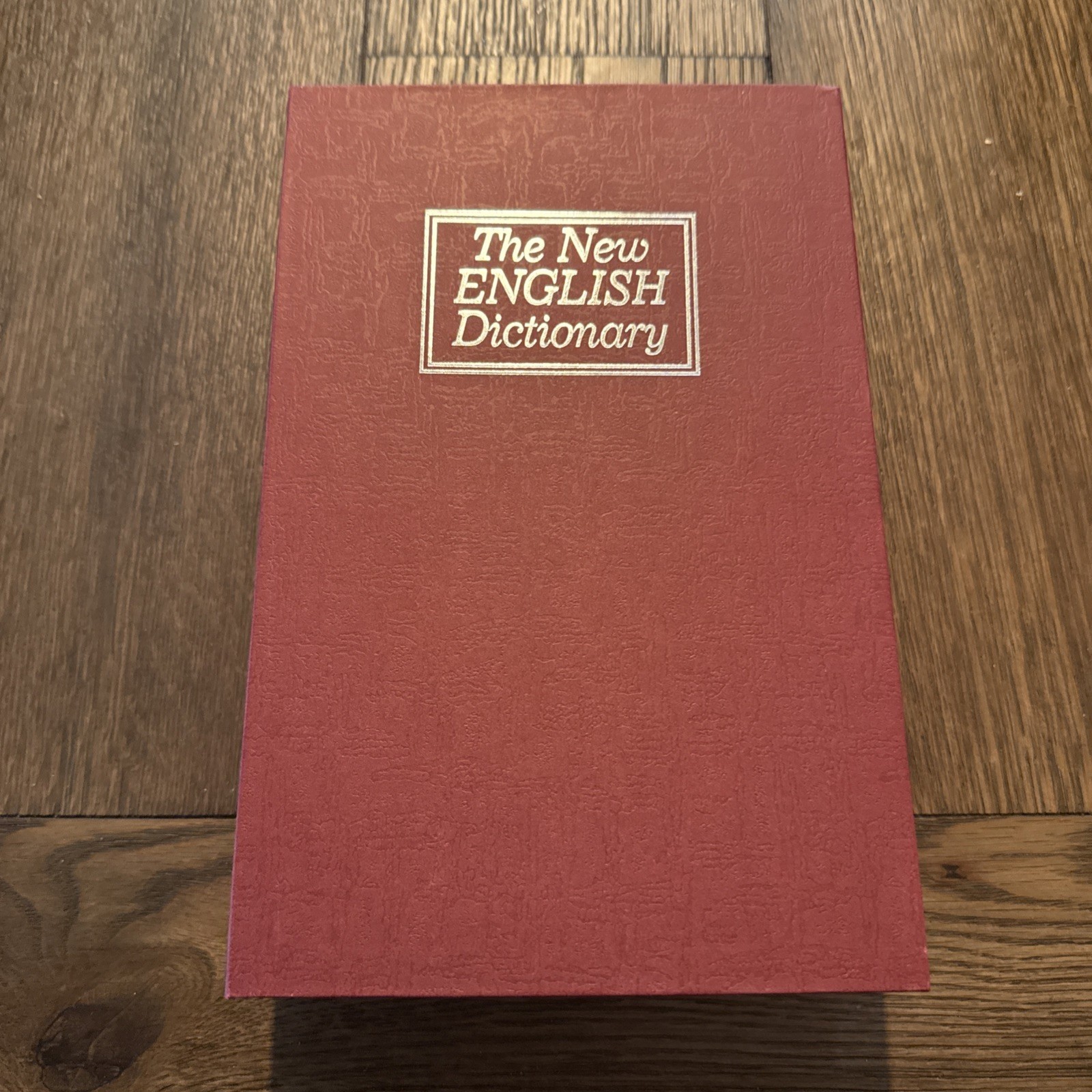NEW The New English Dictionary Diversion Book Safe w/ Key Lock Metal Red Sealed