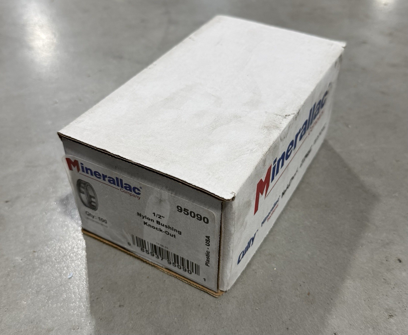 *BOX OF 100* Minerallac 95090 1/2" Knockout Bushing Nylon Black *NEW*