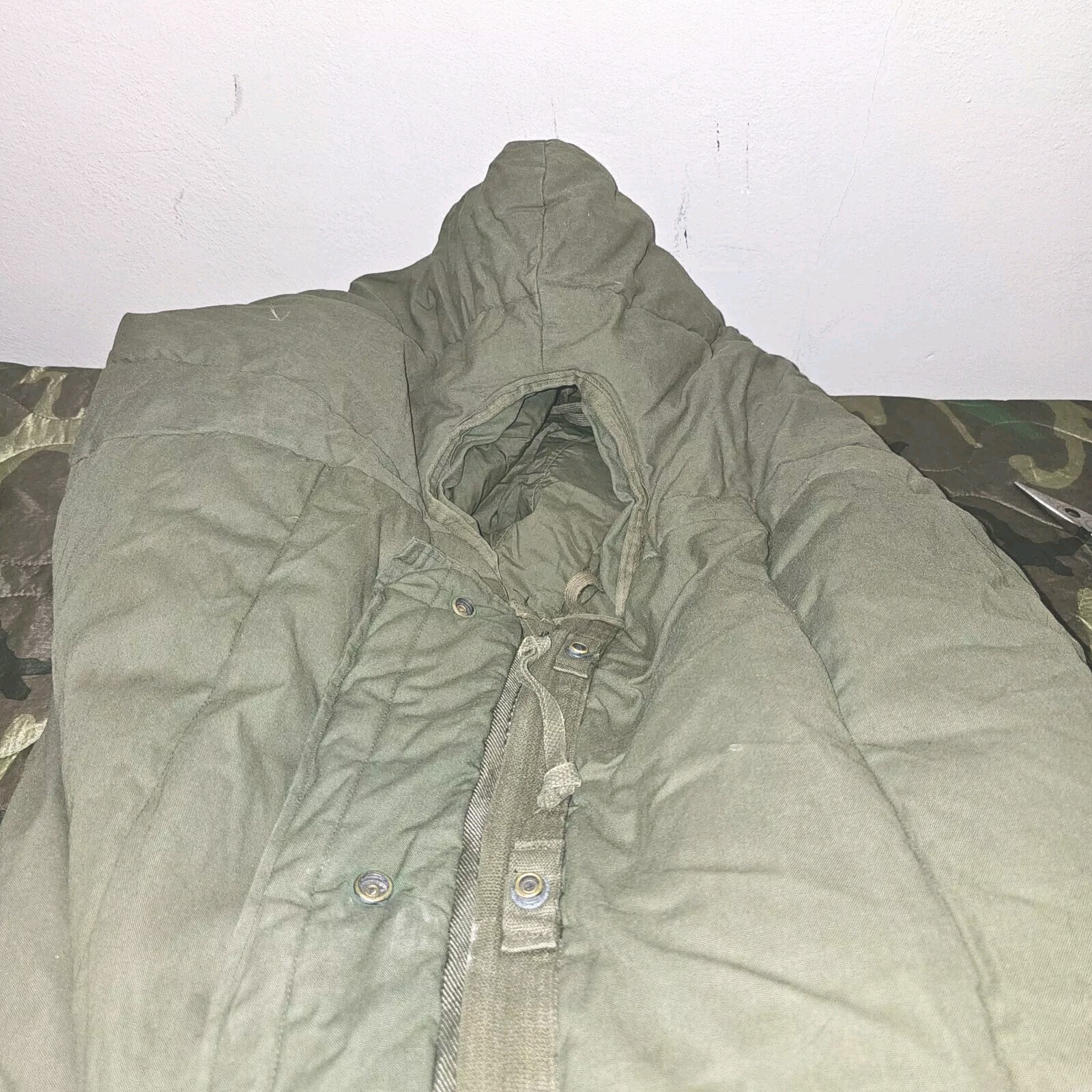 Vintage USGI Intermediate Cold Sleeping Bag - NSN: 8465-01-049-0888