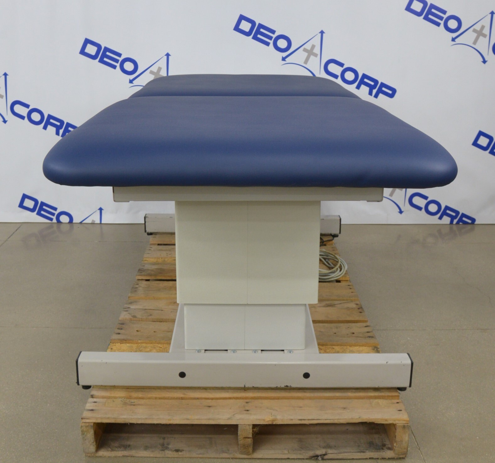 Clinton Extra Wide Bariatric Power Table 84208-34 W/ Adjustable Backrest