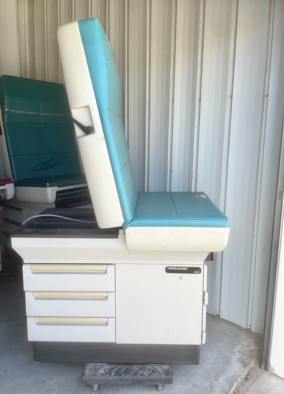 Midmark 404 Exam Table