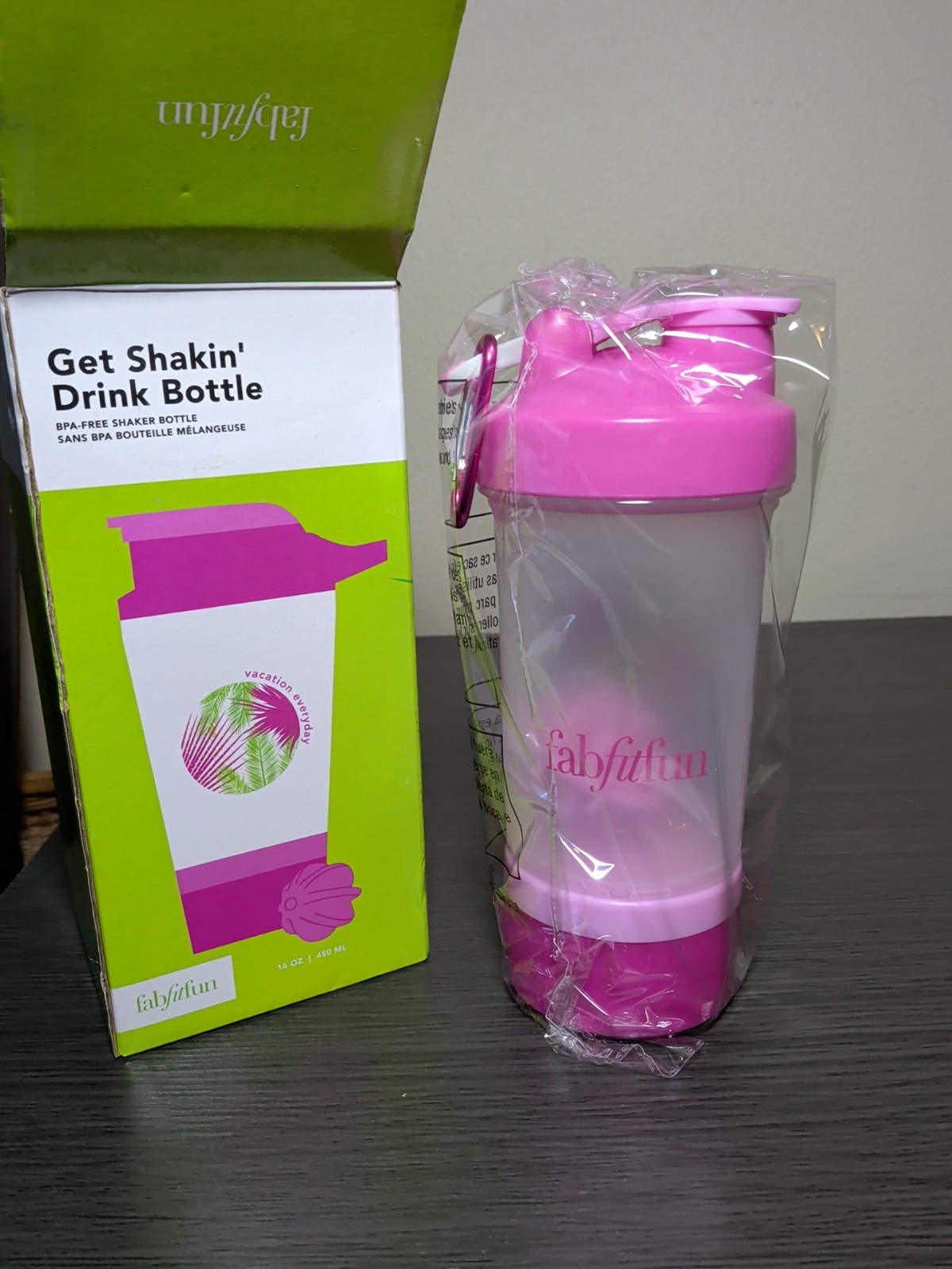 Fabfitfun "Get Shakin" 16 Ounce Shaker Bottle W Storage/BPA Free/ NEW!