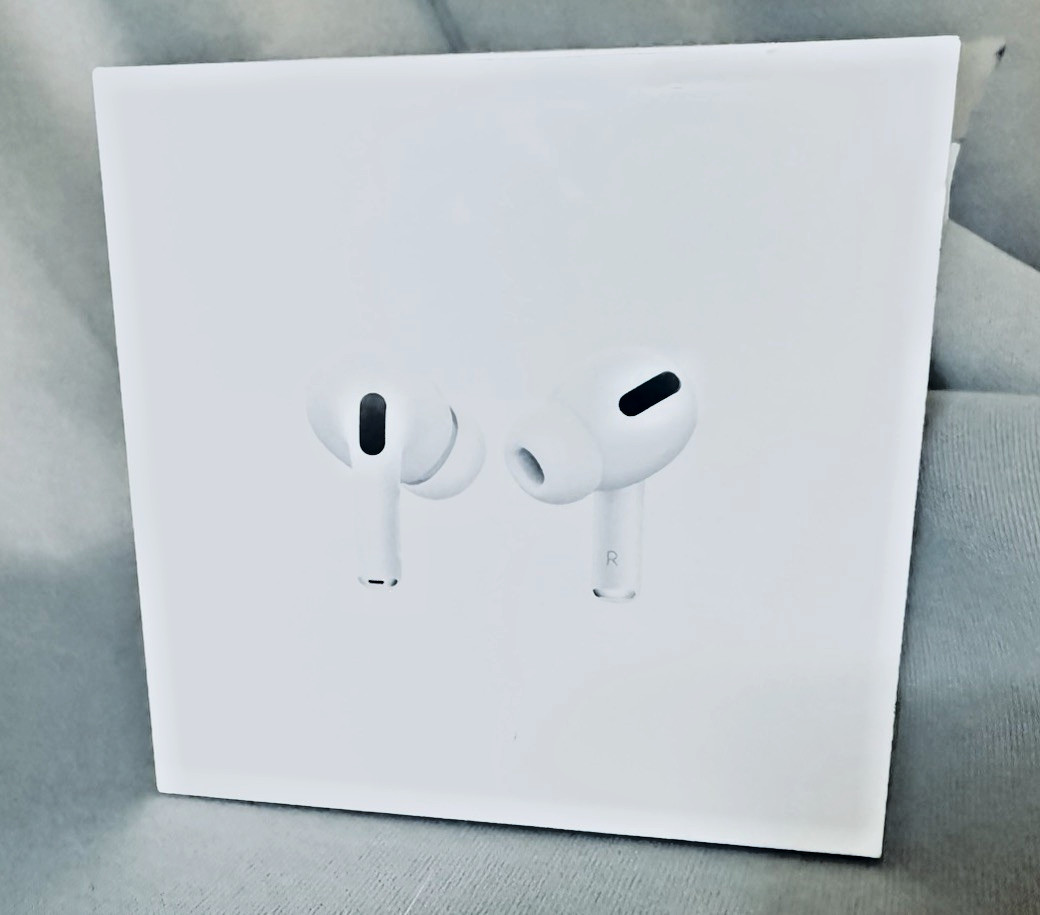 Apple AirPods Pro 1st Gen MagSafe Wireless Charging Case White New Sealed