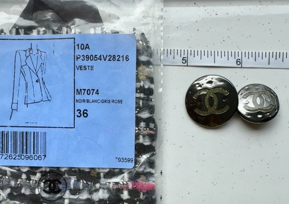 CHANEL Buttons & Fabric Swatch, Authentic from Boutique, M7074 Noir