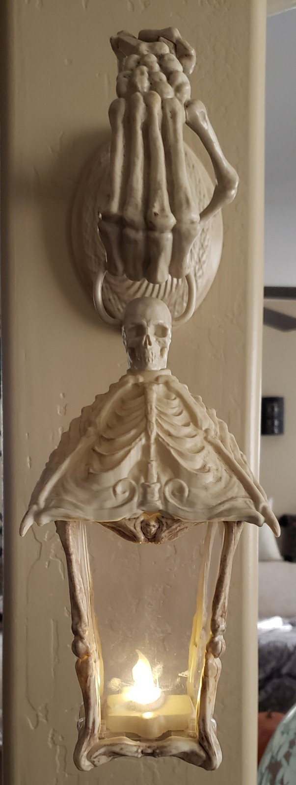 HALLOWEEN SKELETON HAND LANTERN HANGING OR STANDING LIGHT UP SKULL & HAND DECOR.
