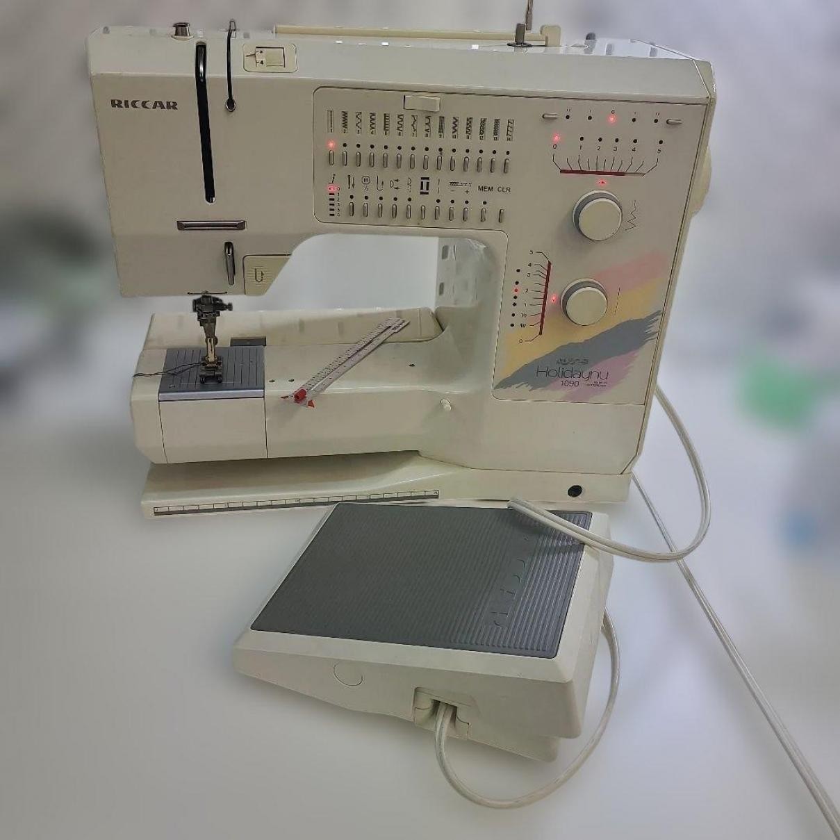 BERNINA 1090 Riccar Computerized Sewing Machine Tested Holidainu /w Outer case