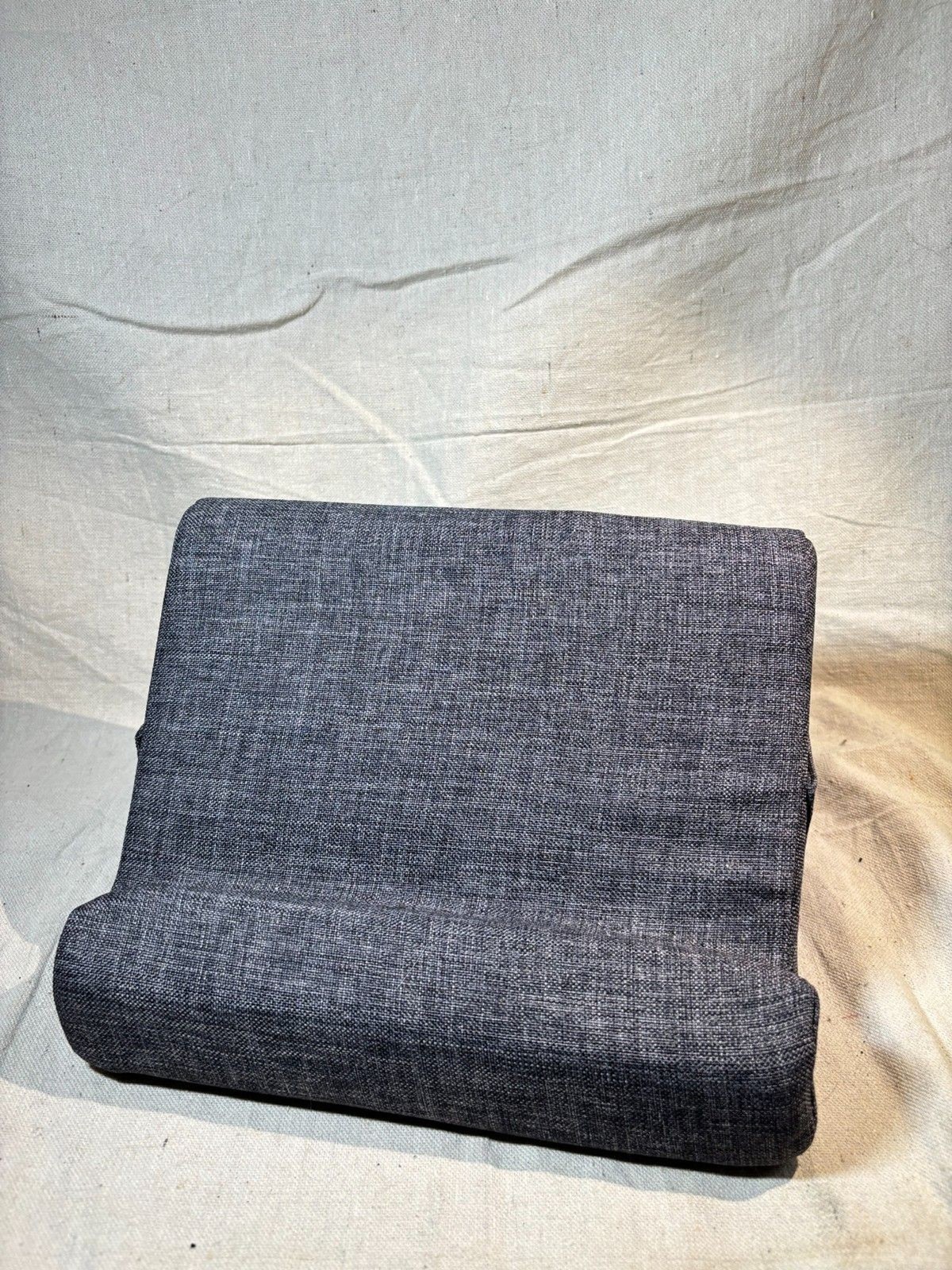 Pillow Tablet Stand For Books Kindles iPad With Storage Pockets
