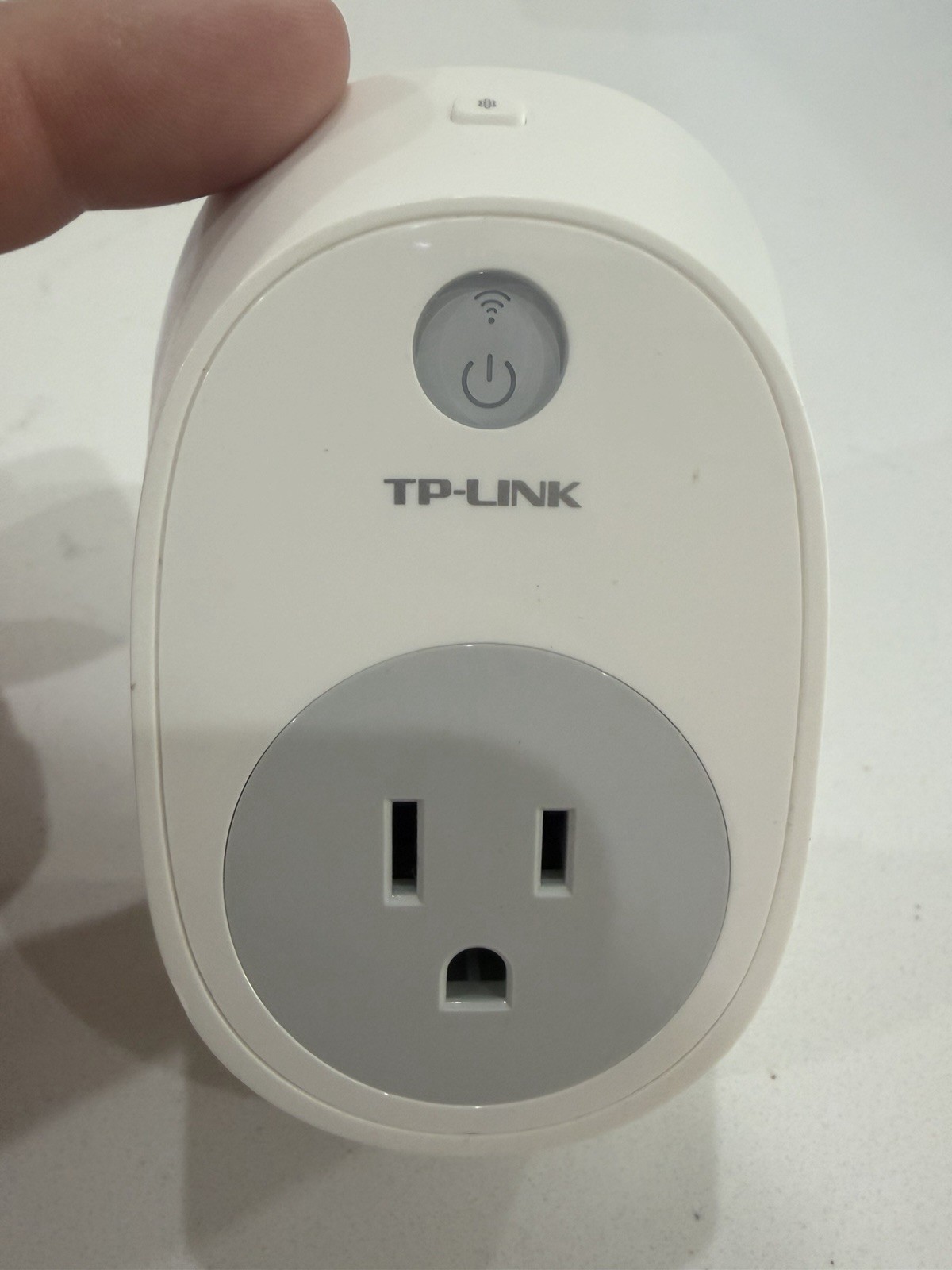 TP-LINK HS100 Smart Wi-Fi Plug Type B App-Controlled 15A White Indoor