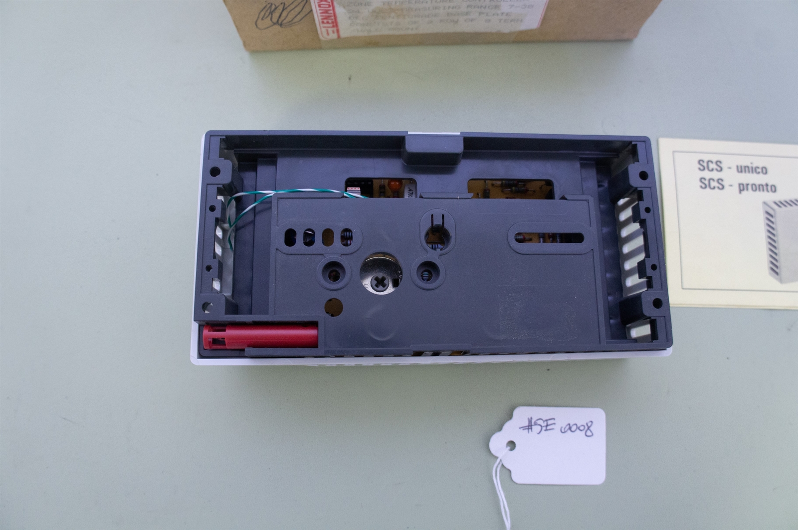 Lennox SCS Staefa Control System LVAV Varizone Temp Controller 48G52 35147B