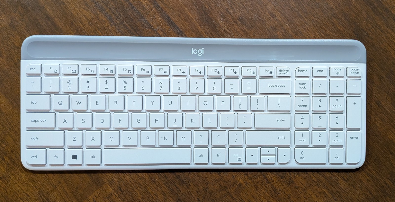 Logitech YR0075 Wireless Ultra Slim QWERTY Standard Keyboard EXCELLENT CONDITION