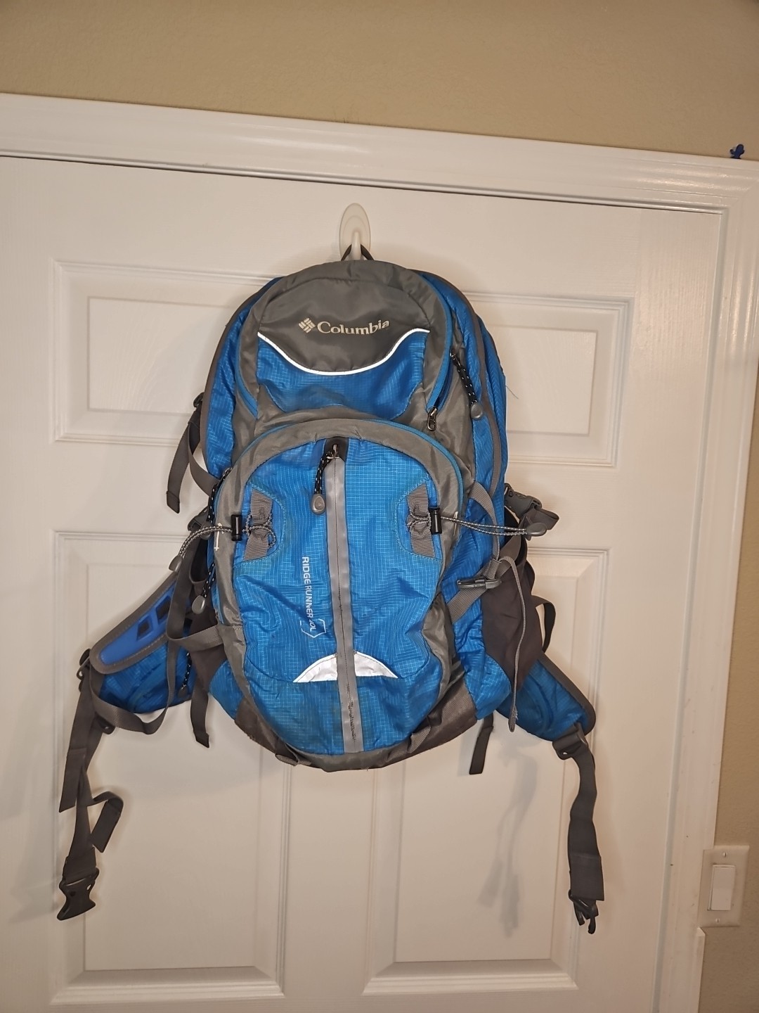 Columbia Ridge Runner 40L Backpack Large Hiking Survival Blue Gray Gorpcore