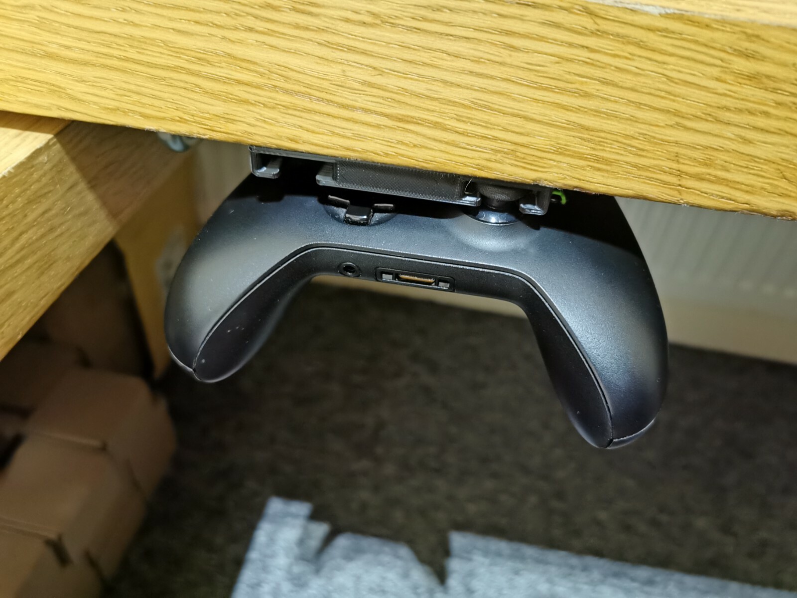 Controller Holder for Xbox and PlayStation