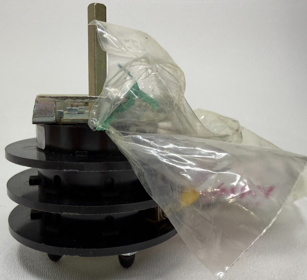 Electroswitch 2404C Rotary Voltmeter Selector Switch 4 Position 600VAC